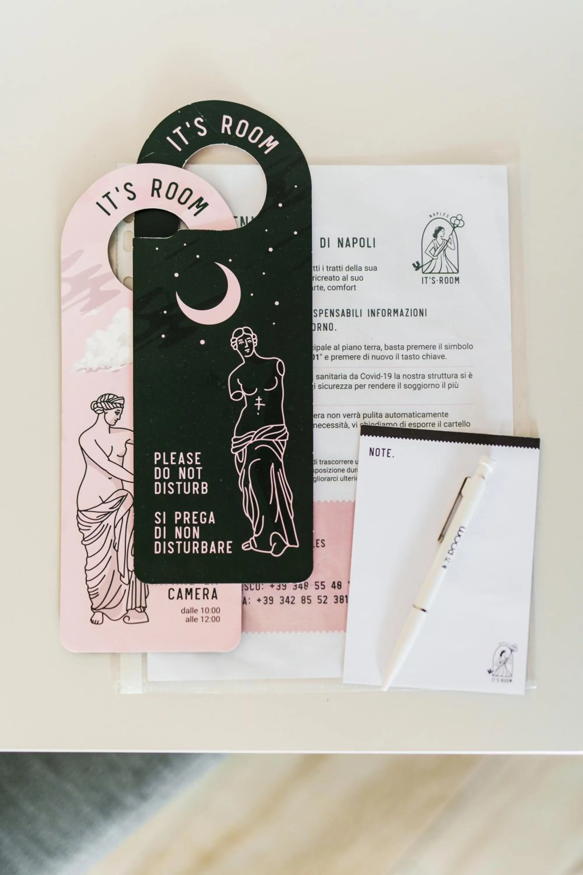 Logo/Certificate/Sign in It's Room Naples