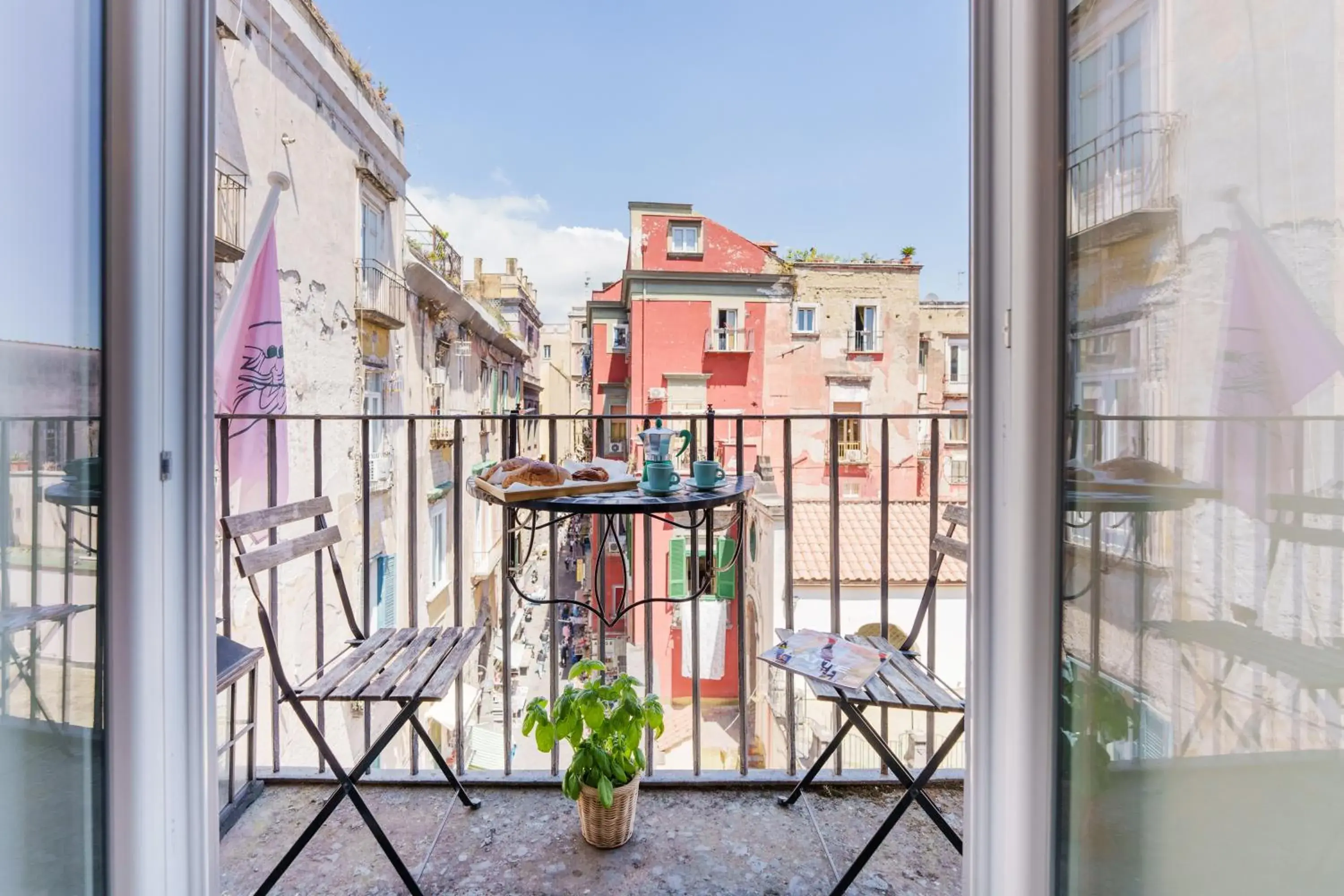 Property building in It's Room Naples Property building in It's Room Naples