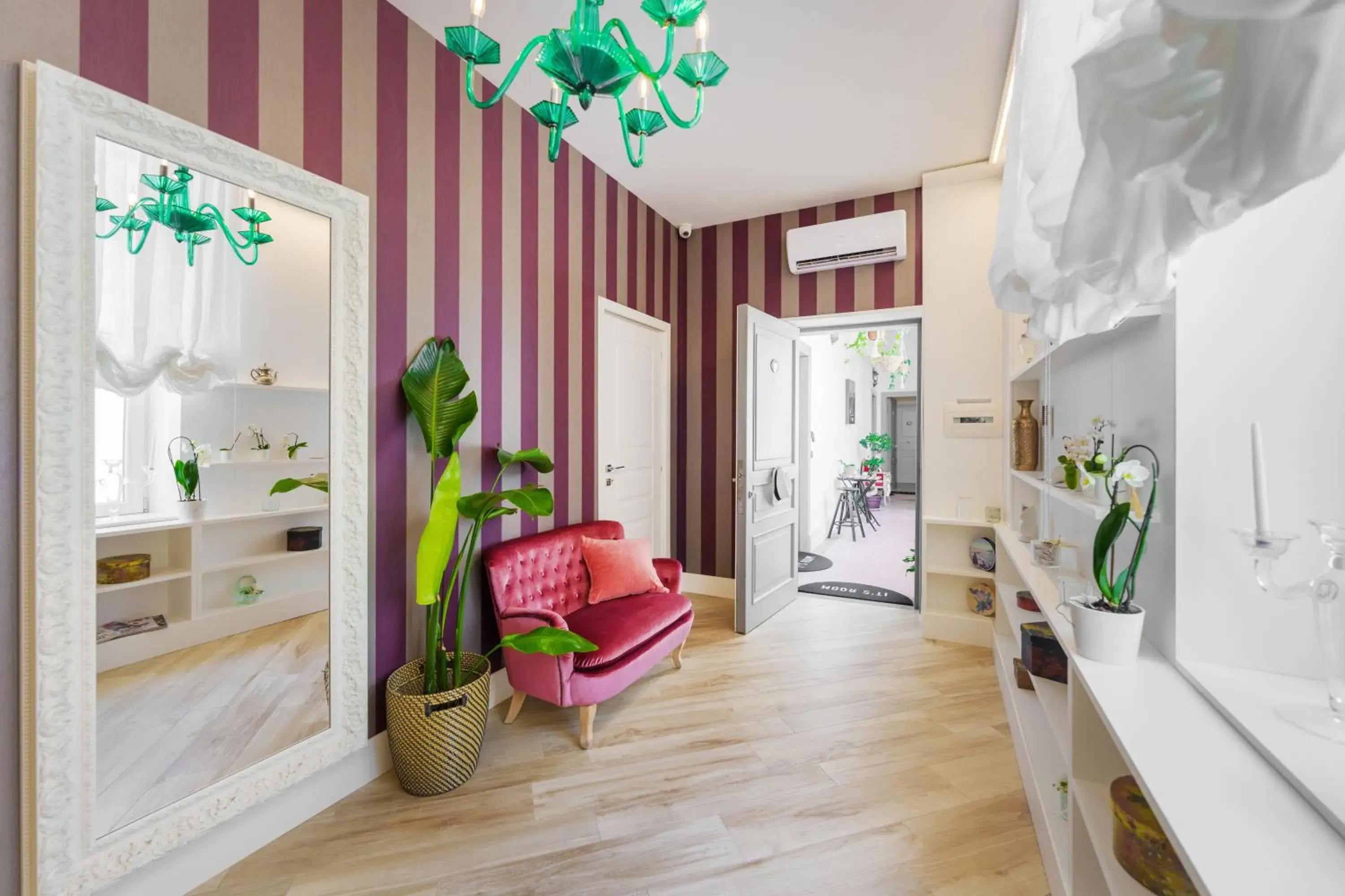 Lobby or reception in It's Room Naples Lobby or reception in It's Room Naples