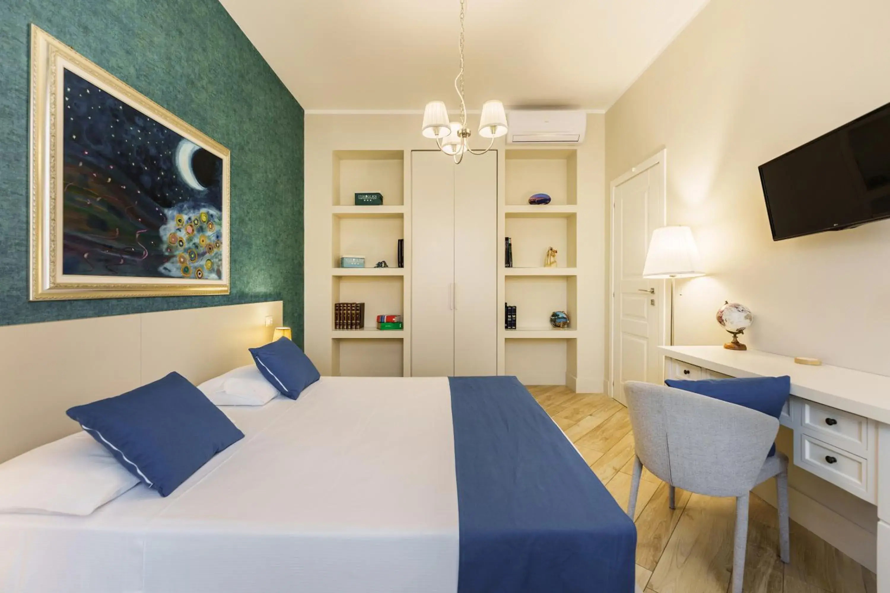 Bed in It's Room Naples Bed in It's Room Naples