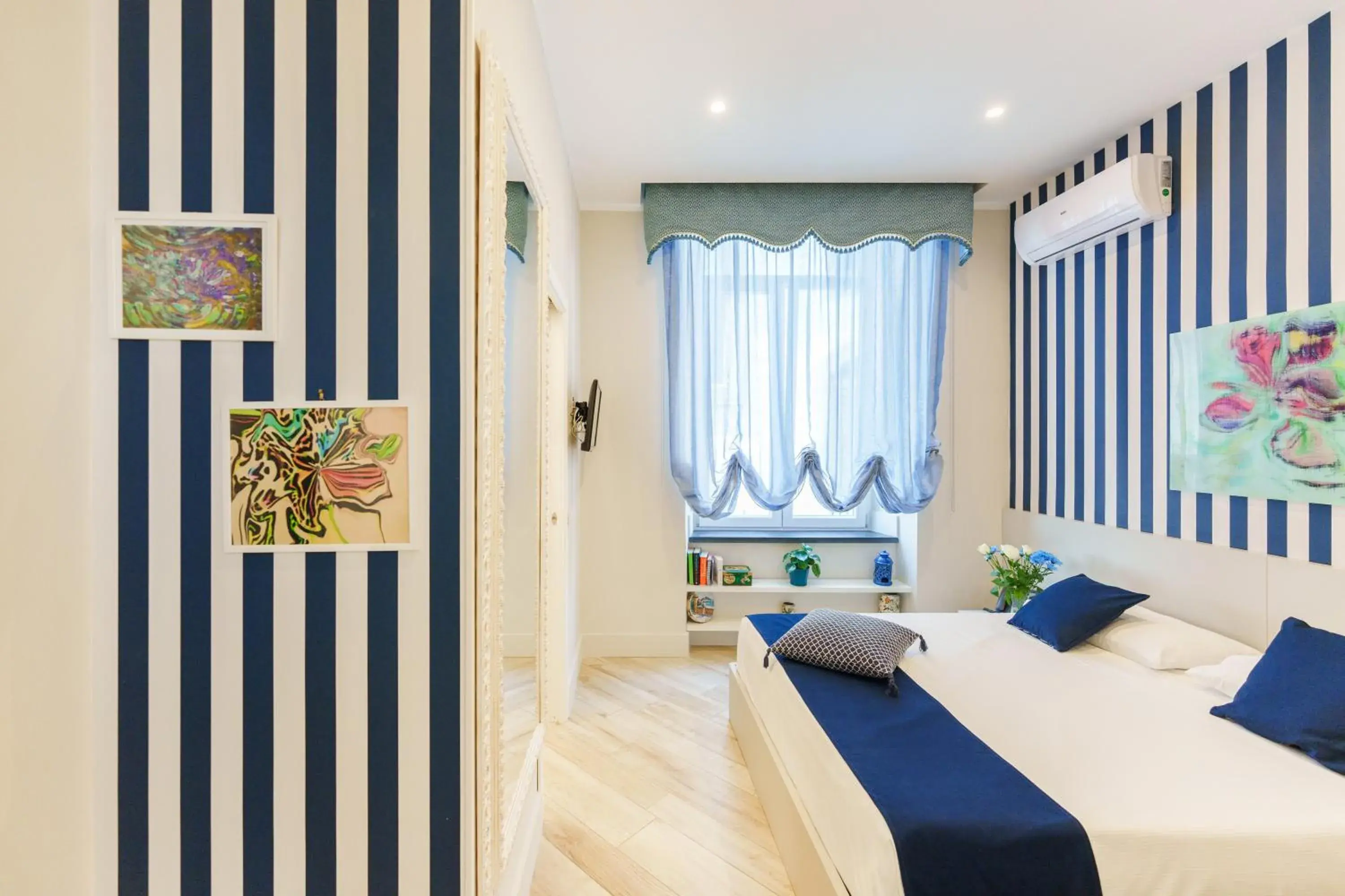 Bed in It's Room Naples Bed in It's Room Naples