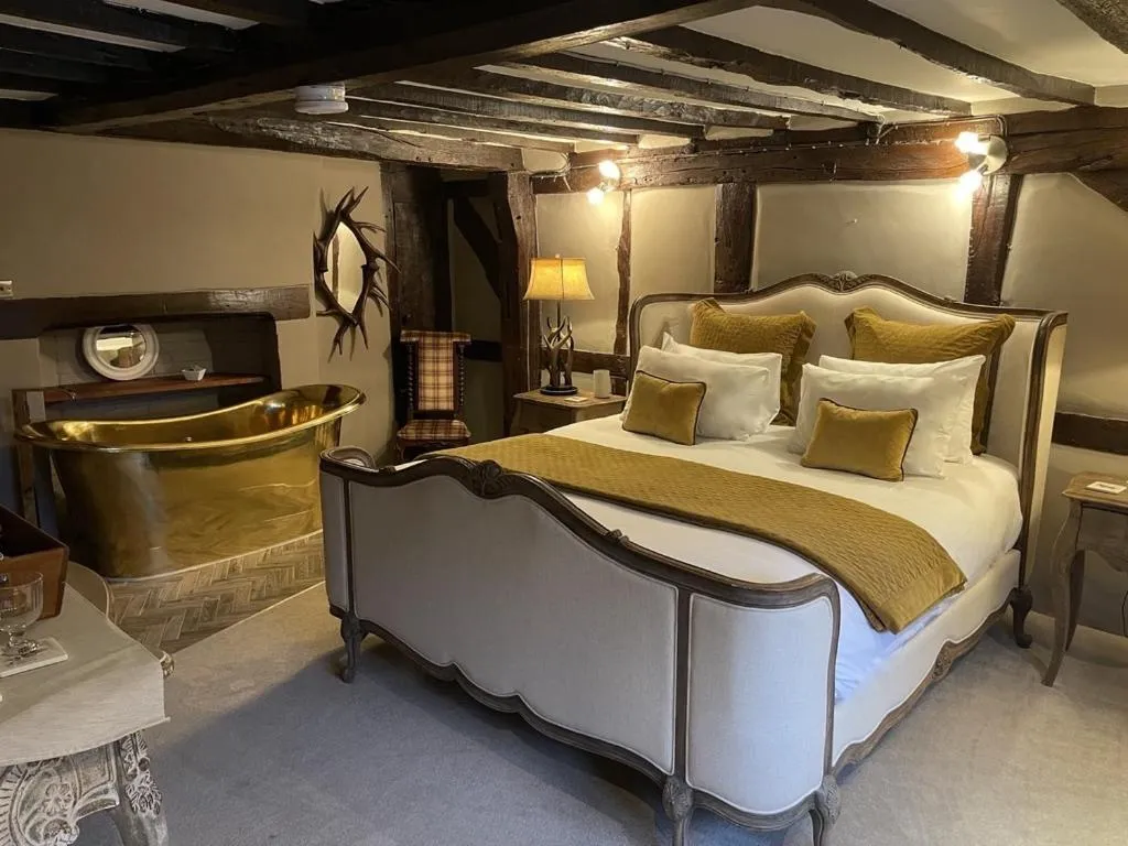 Bedroom, Bed in the kingsbury 7even 8ight