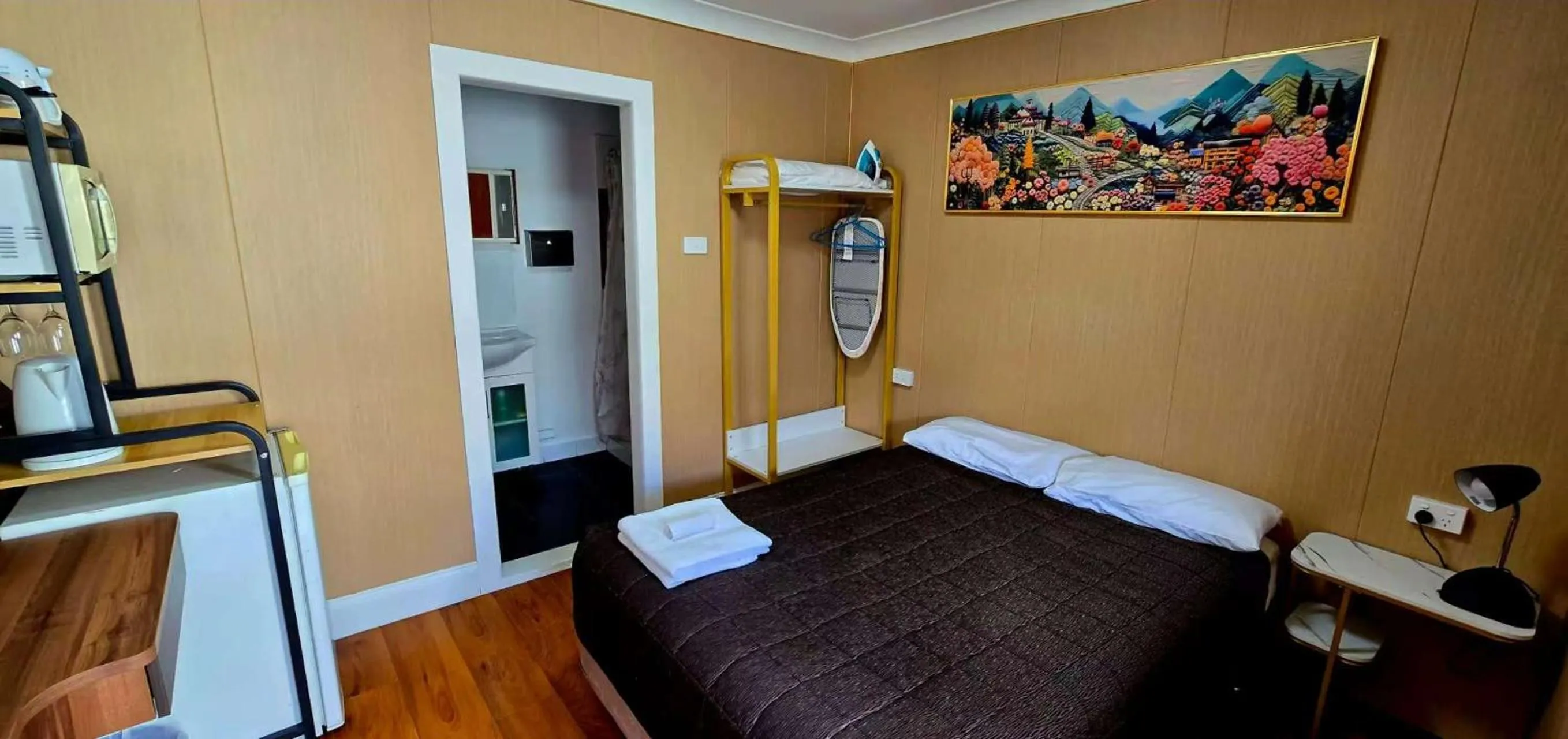 Bed in Alpine Heritage Motel