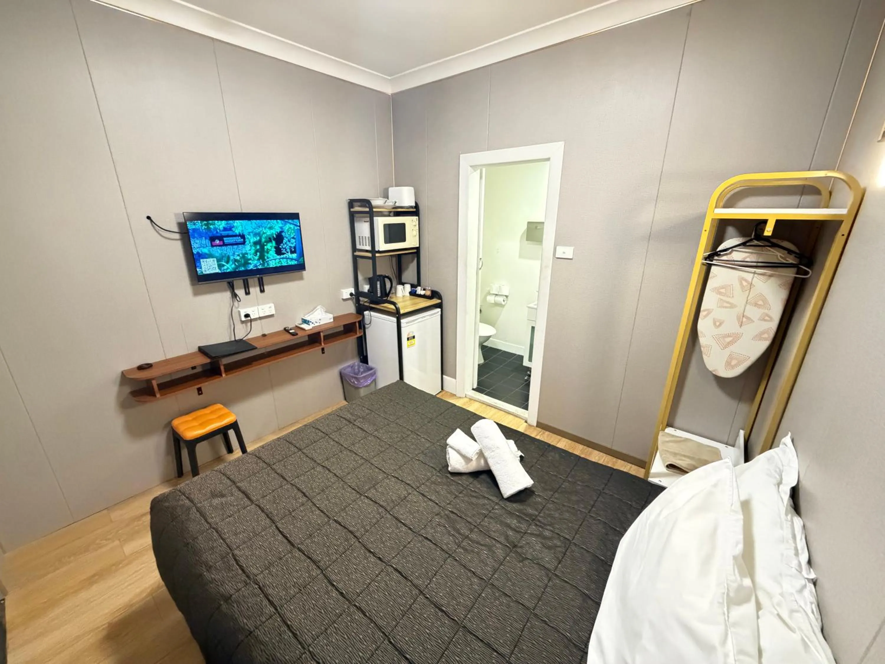 Bed in Alpine Heritage Motel