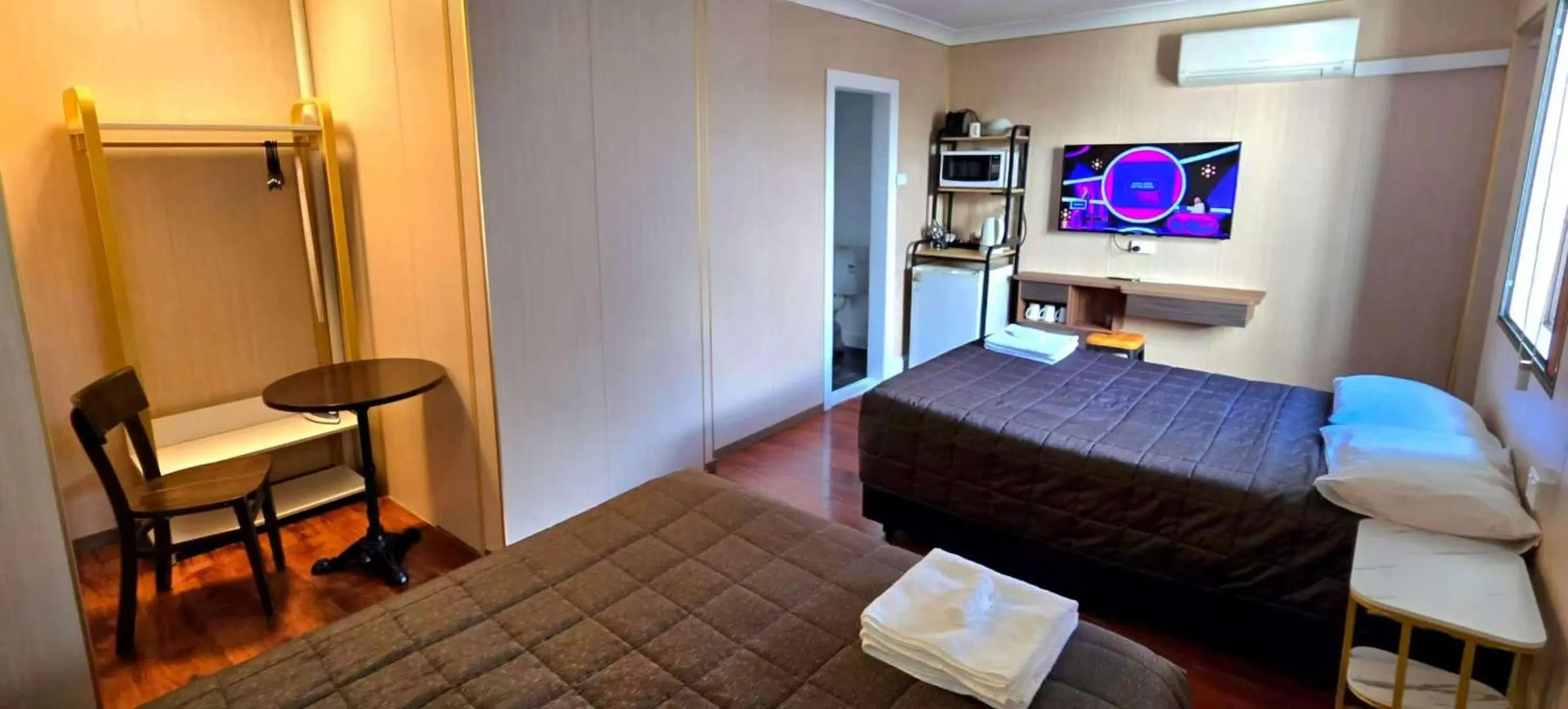 Bed in Alpine Heritage Motel