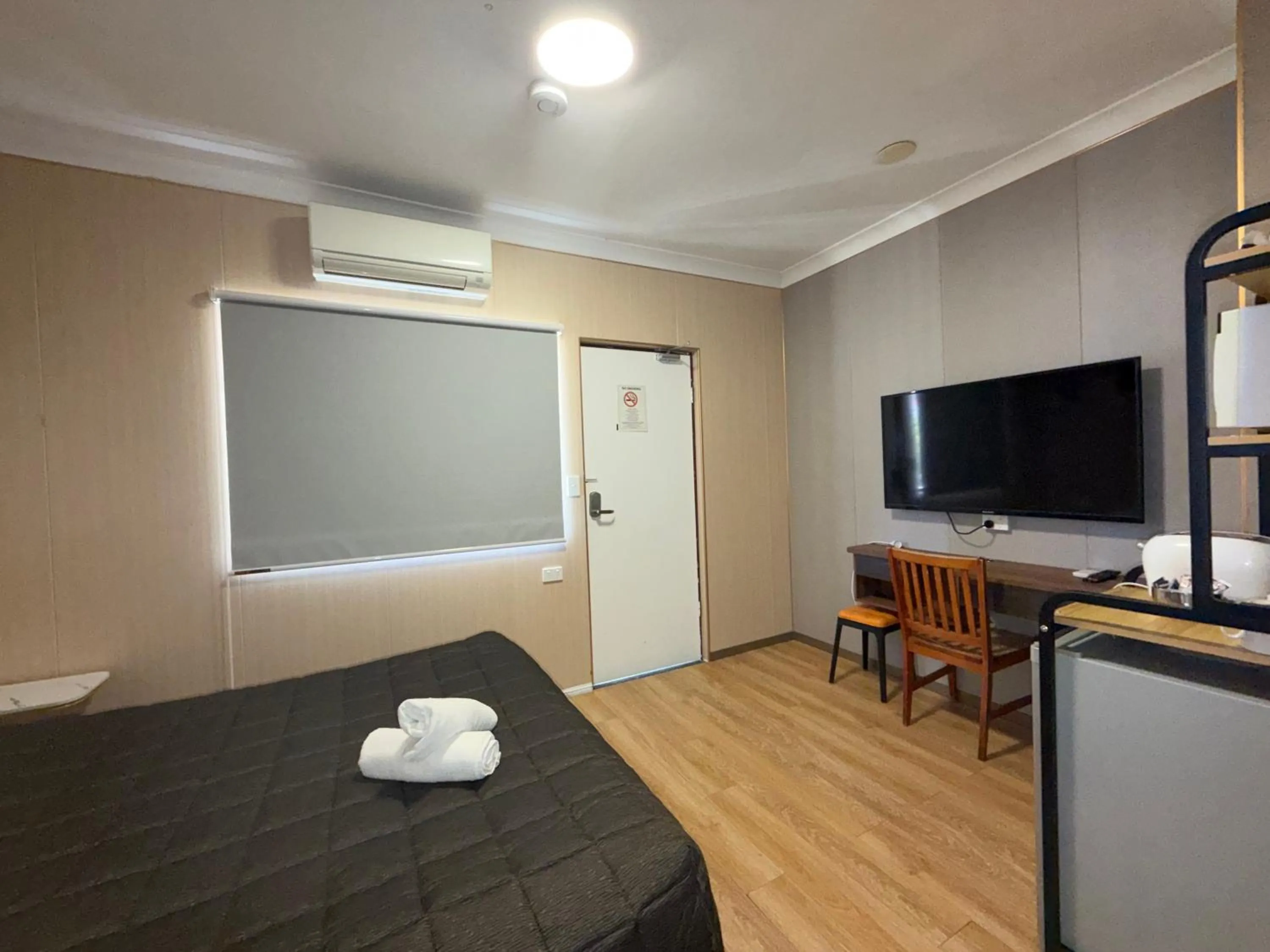 Bed in Alpine Heritage Motel