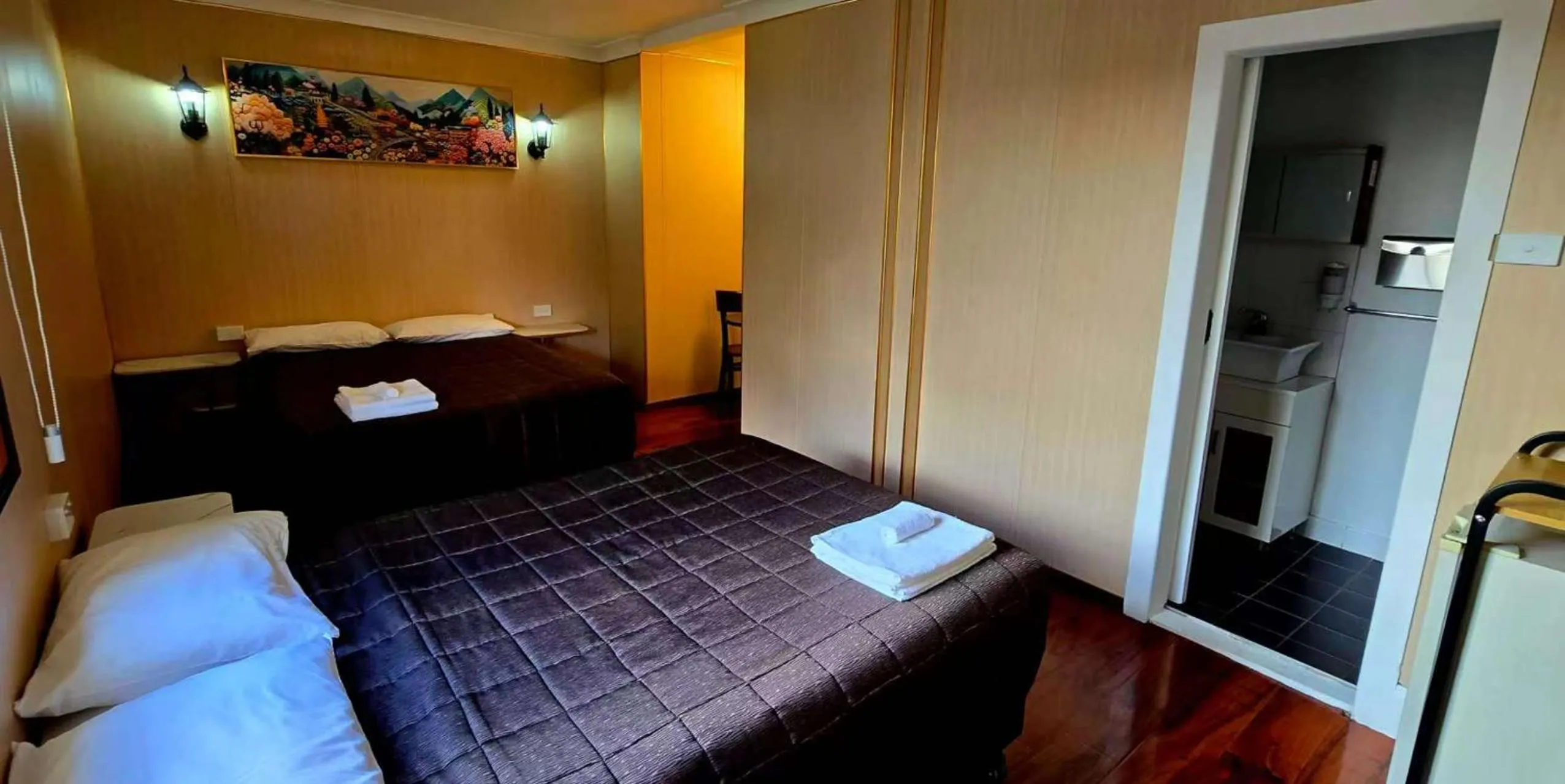 Bed in Alpine Heritage Motel