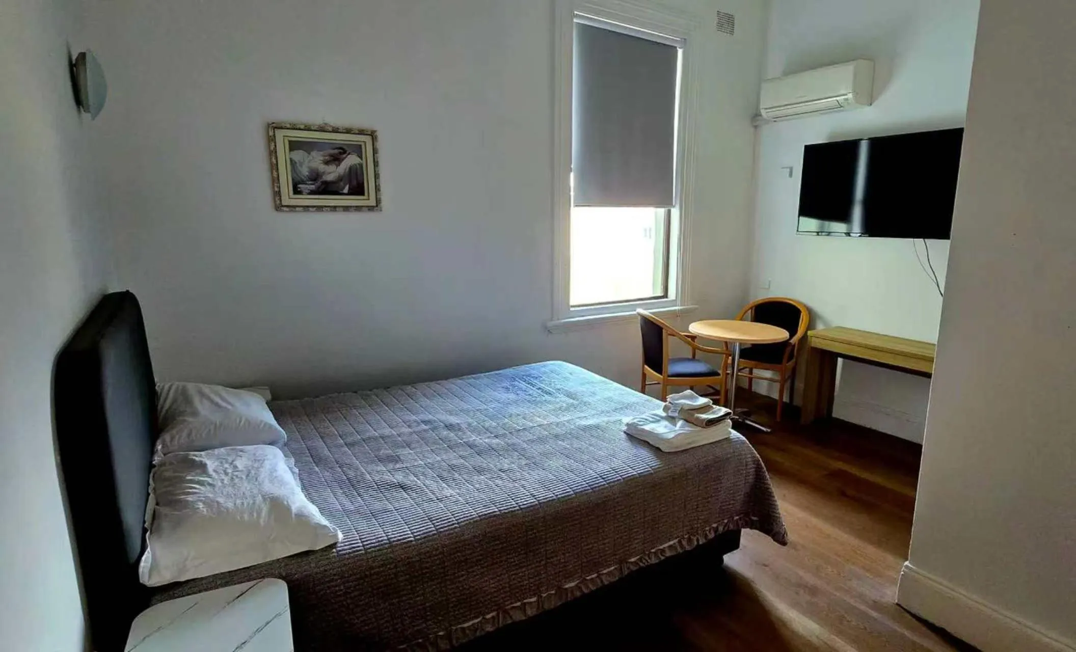 Bed in Alpine Heritage Motel