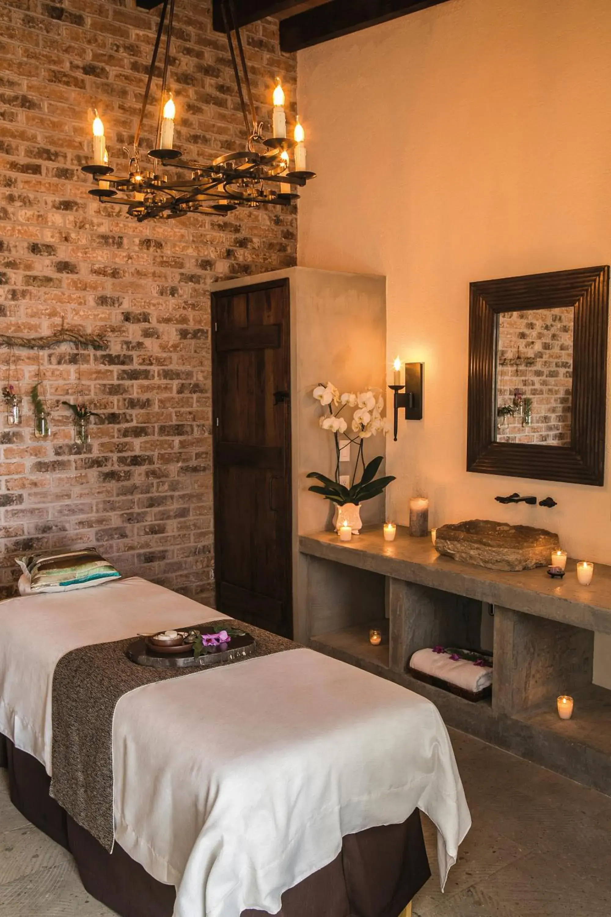 Massage, Bed in Casa de Sierra Nevada, A Belmond Hotel, San Miguel de Allende Massage, Bed in Casa de Sierra Nevada, A Belmond Hotel, San Miguel de Allende