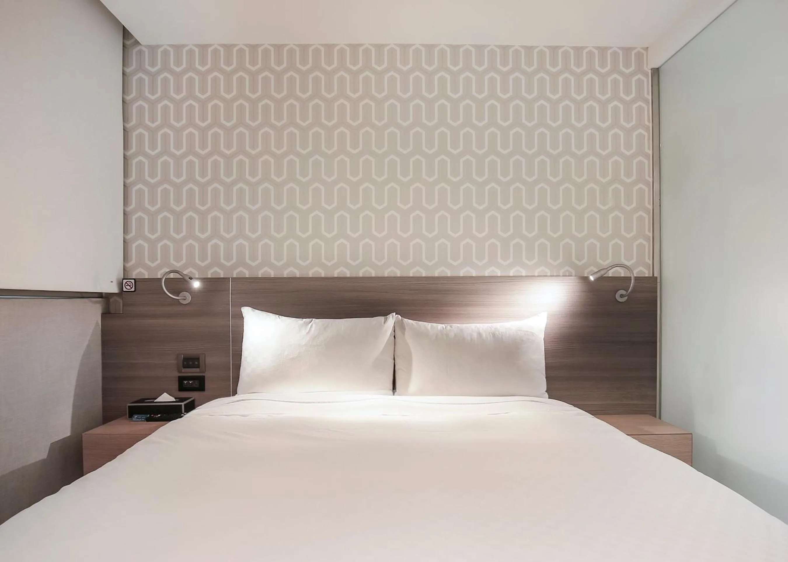 Bed in Cityinn Hotel Taipei Station Branch I