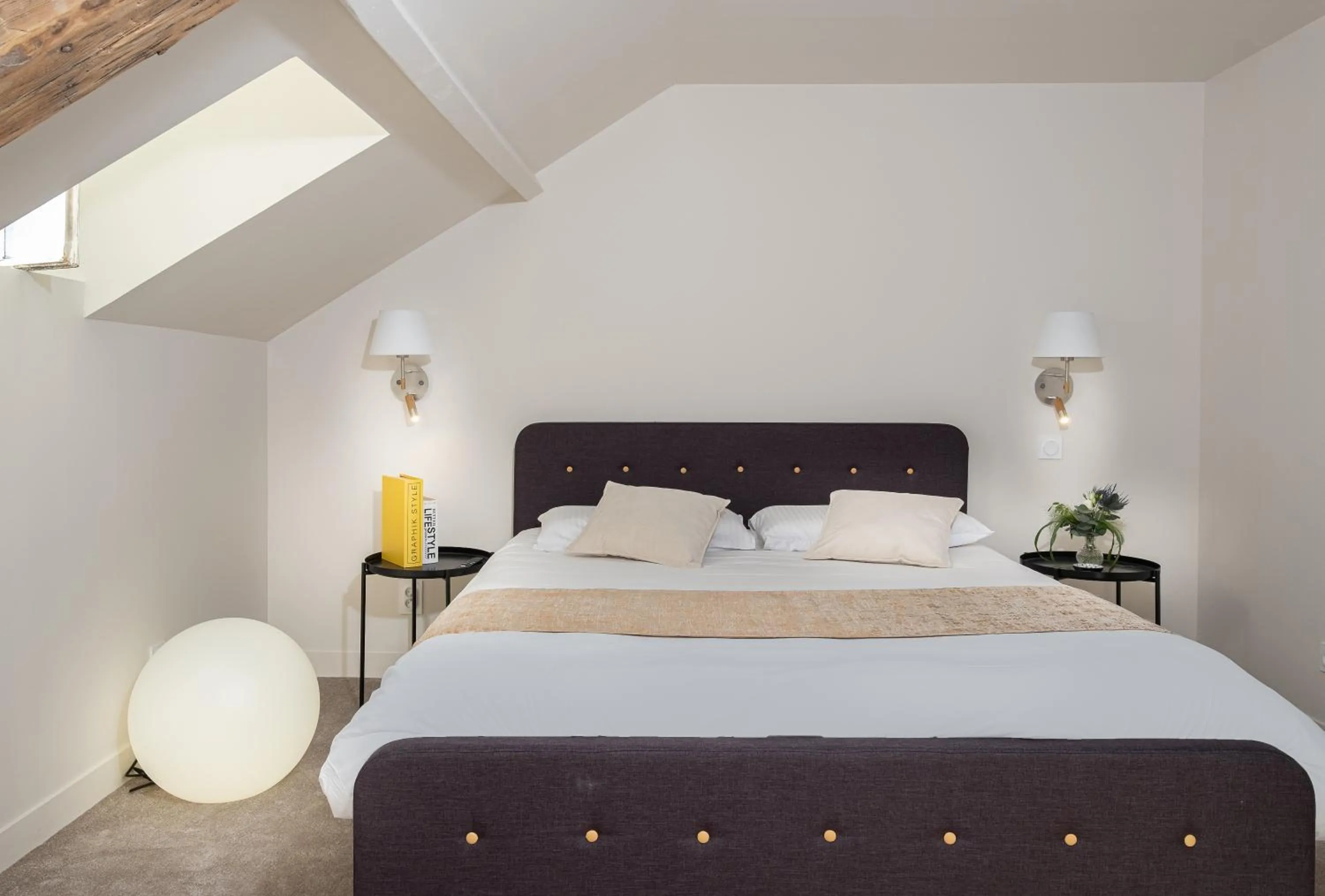 Bedroom, Bed in Hôtel de Paris