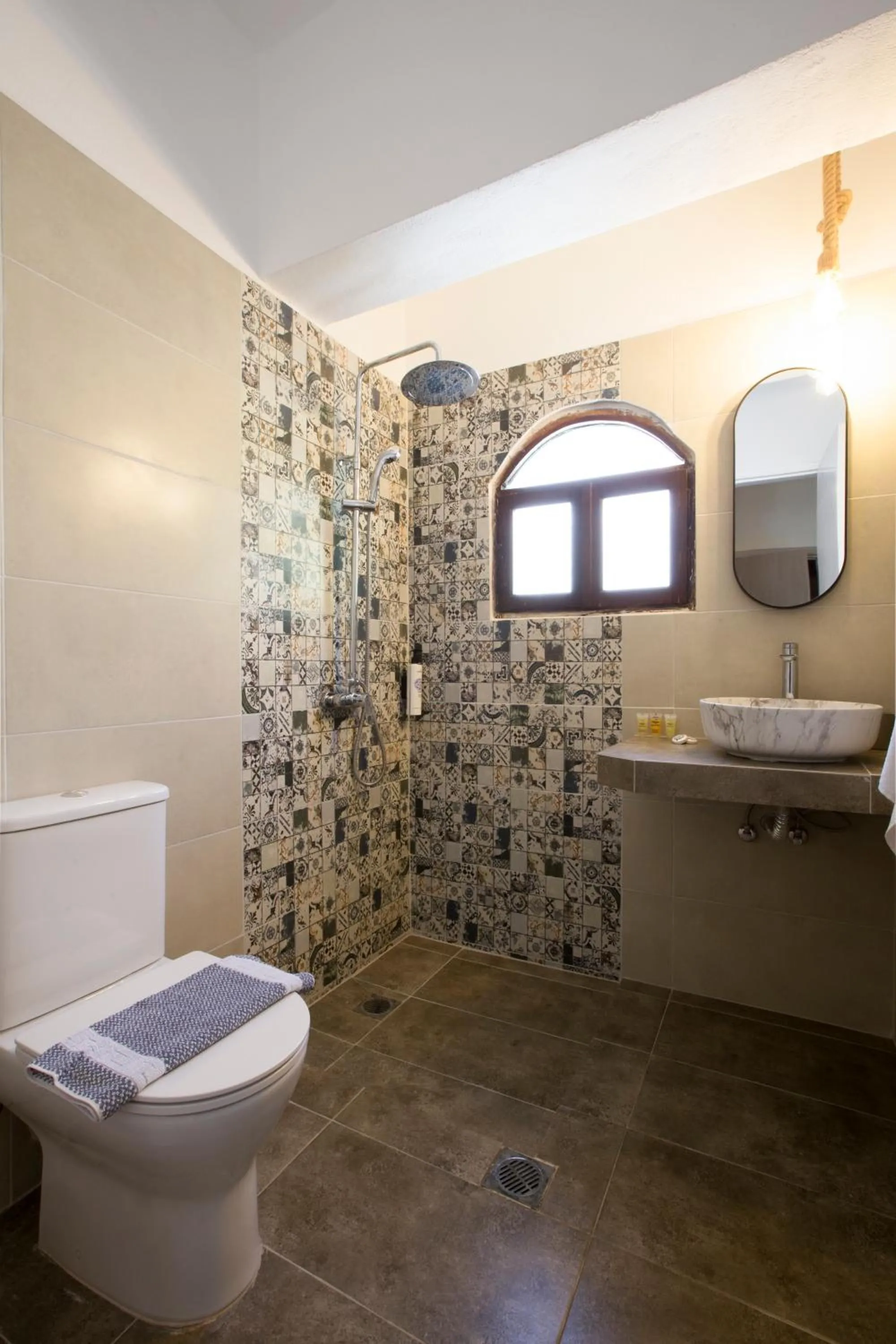 Shower in Hotel Kastri