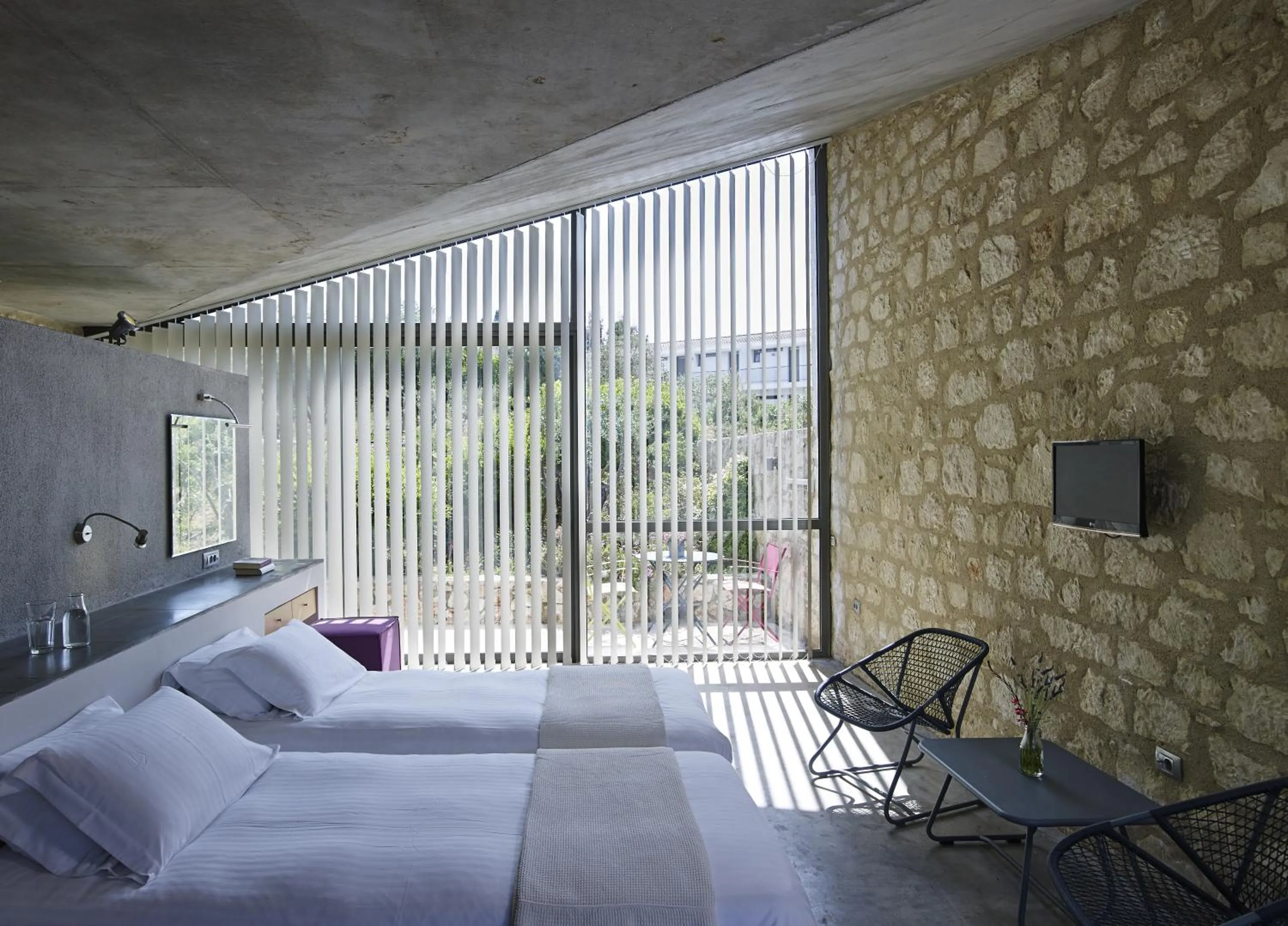 Bed in Leivatho Hotel