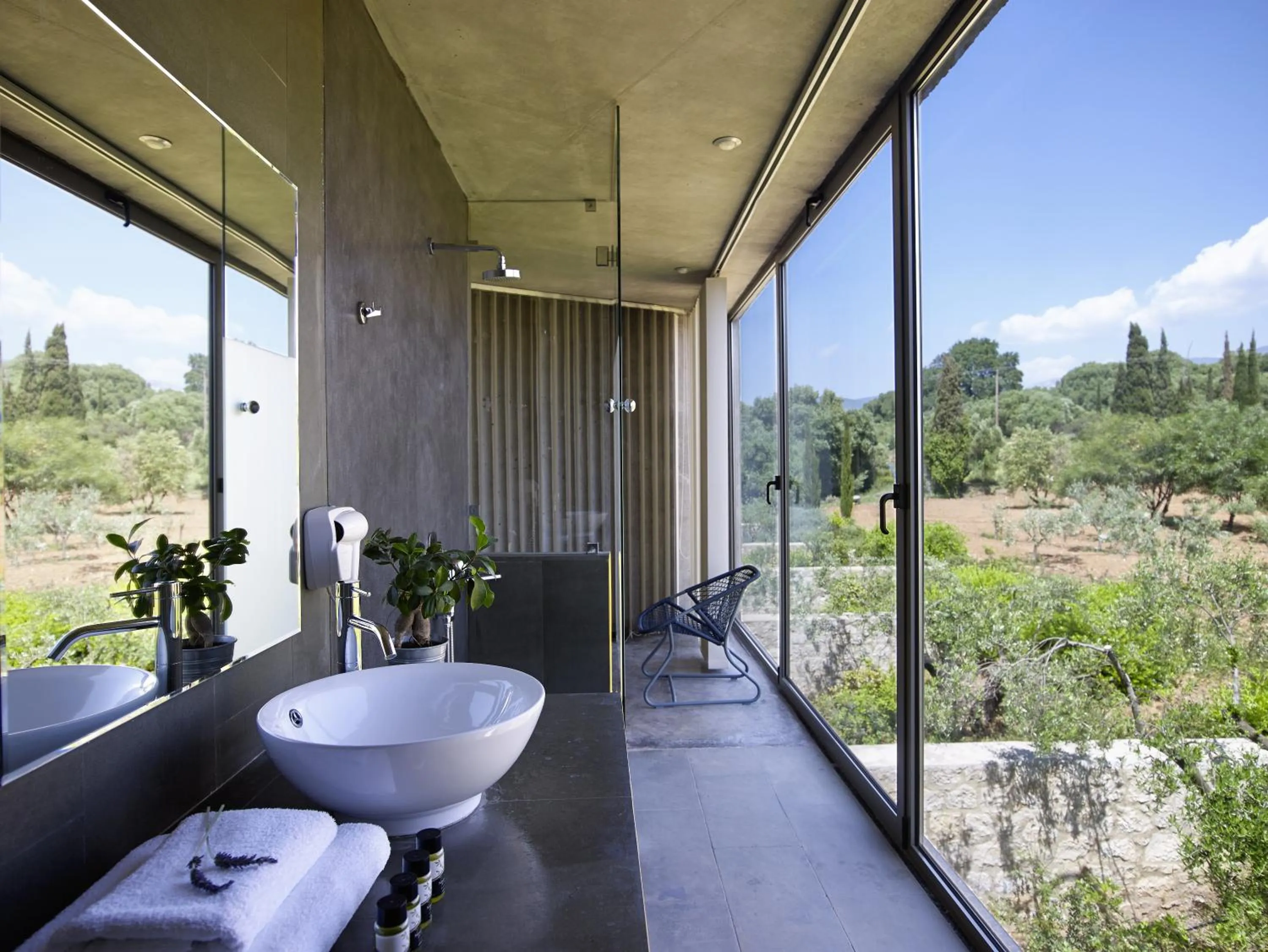 Day in Leivatho Hotel