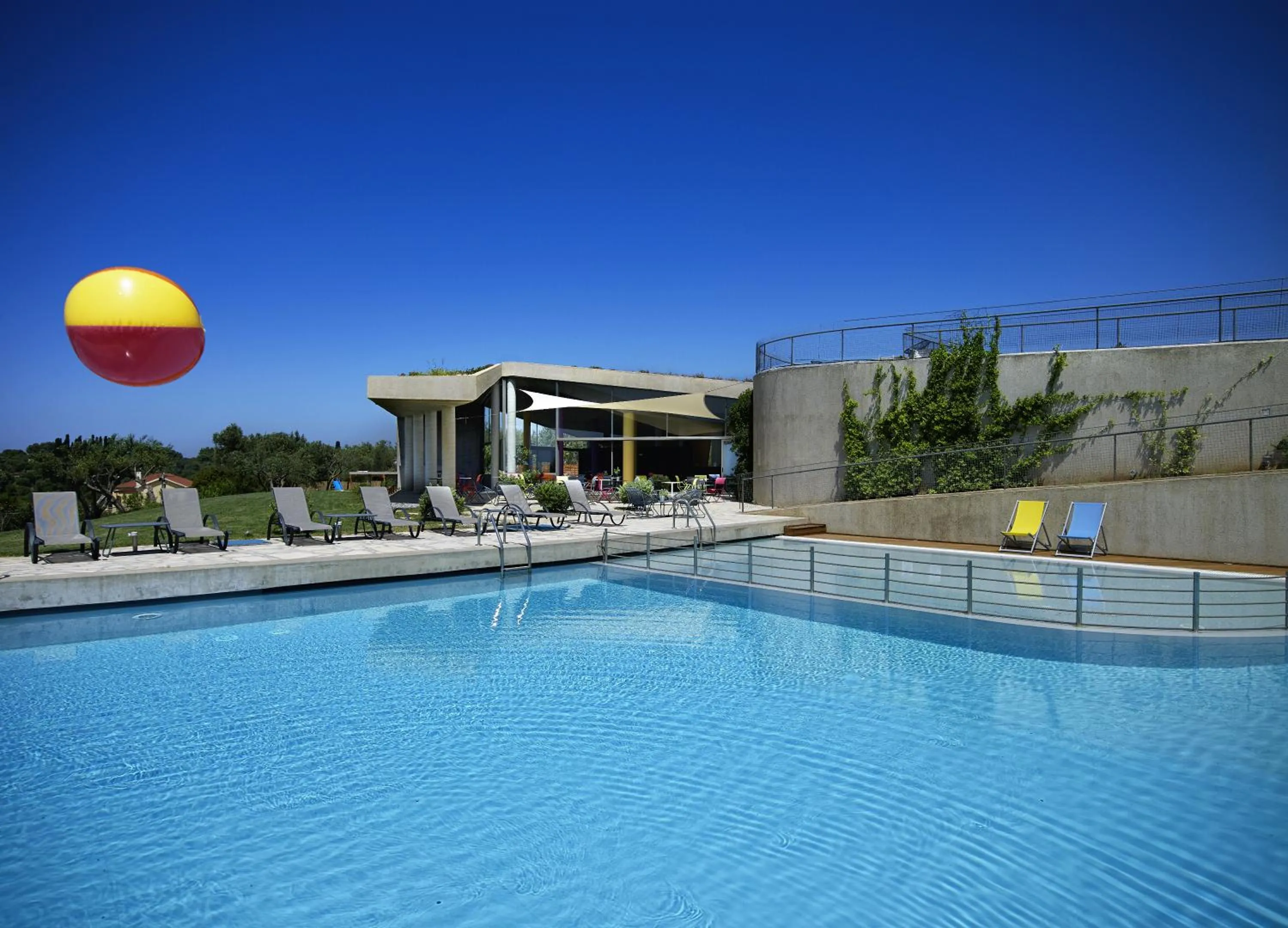 Day in Leivatho Hotel