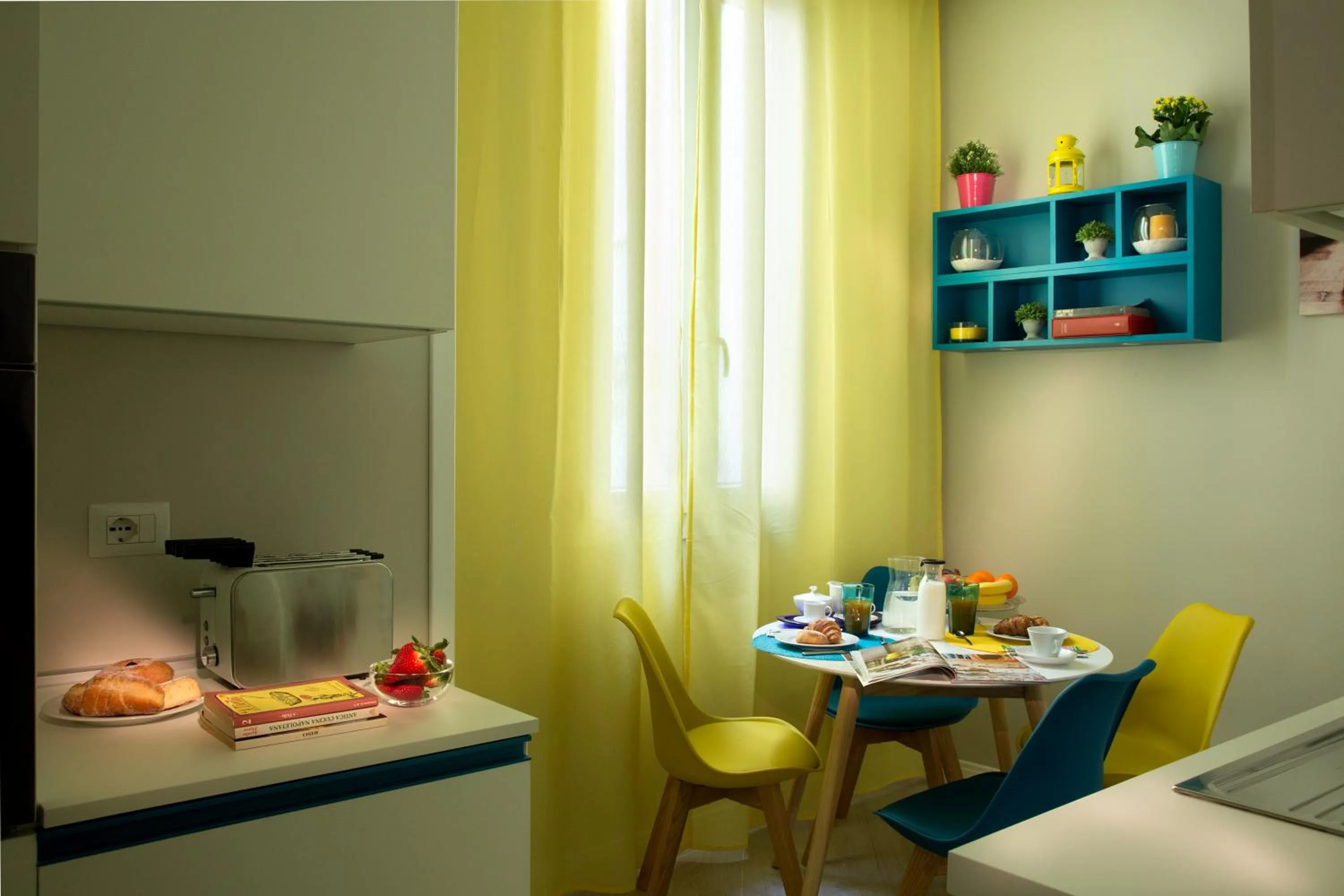 Communal kitchen in Naplesuite