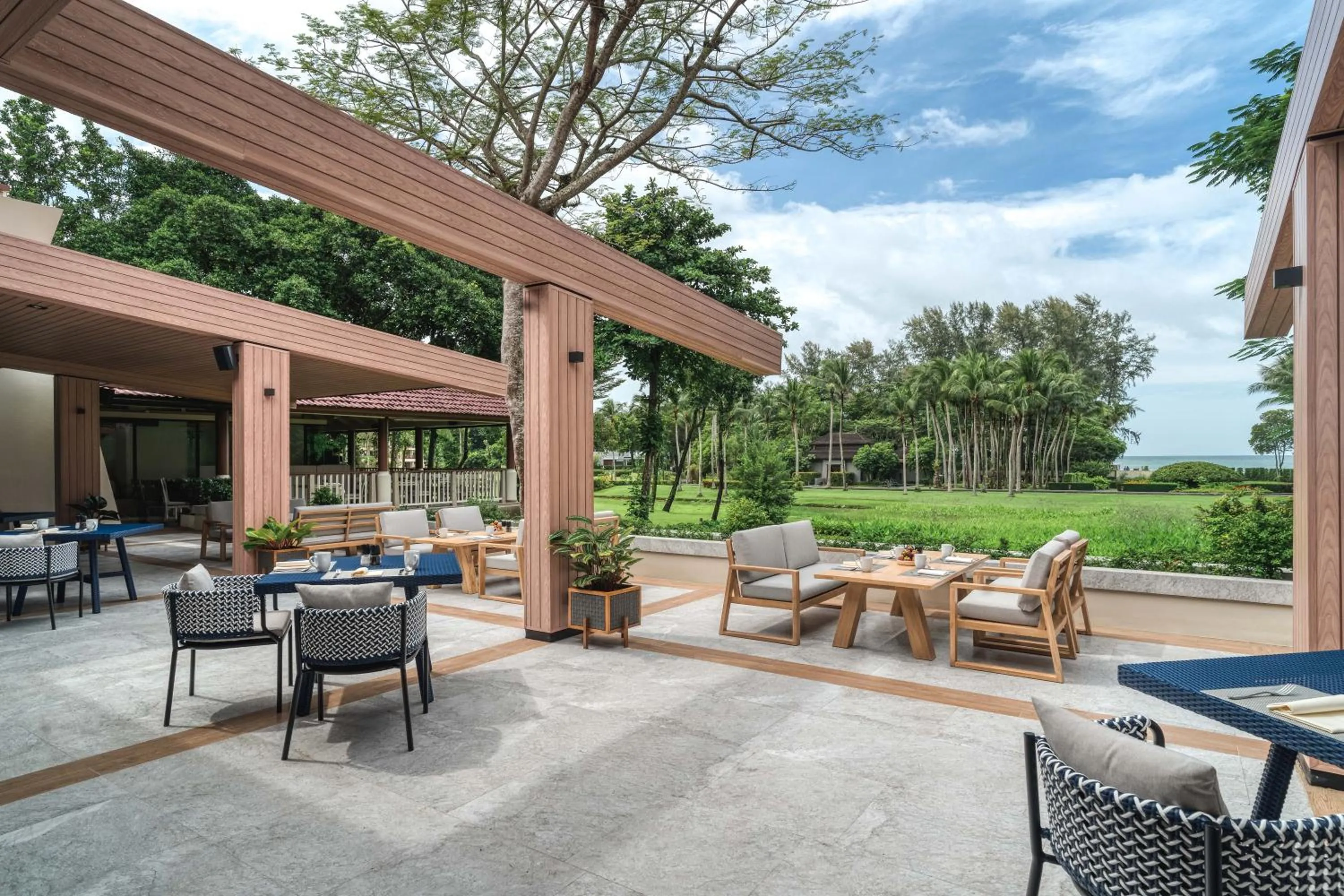 Restaurant/places to eat in Dusit Thani Krabi Beach Resort