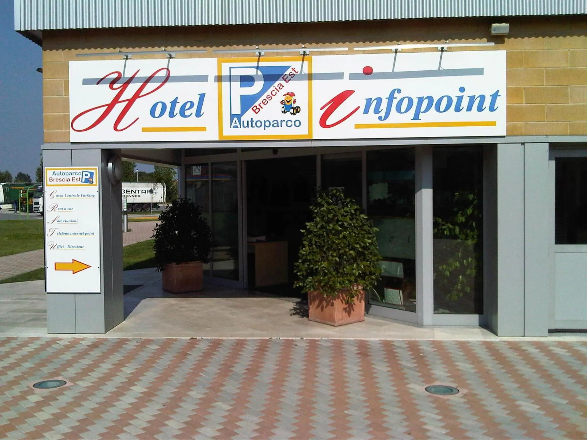 Facade/entrance in Hotel Santa Giulia