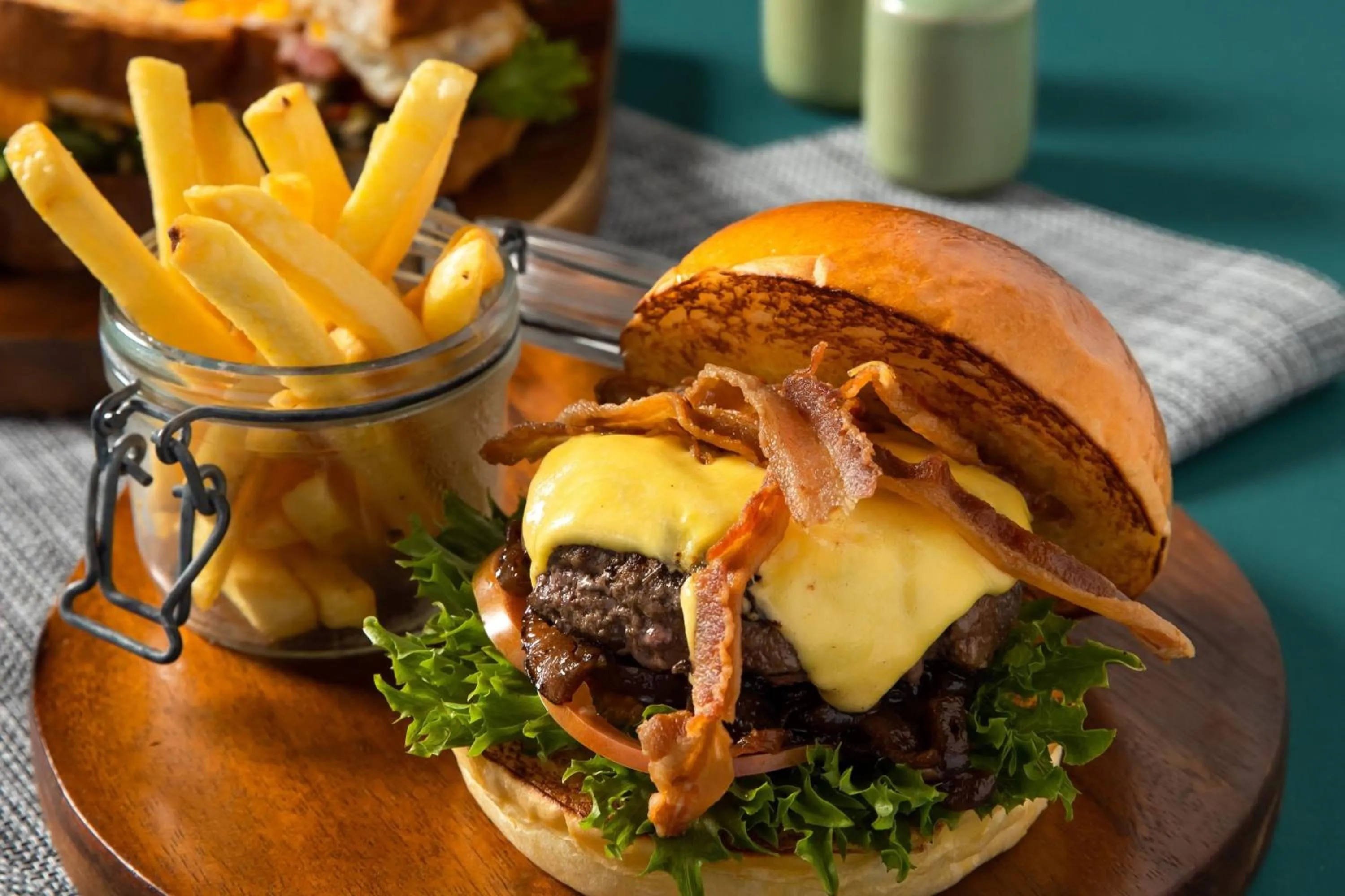 Lounge or bar in Chiang Mai Marriott Hotel