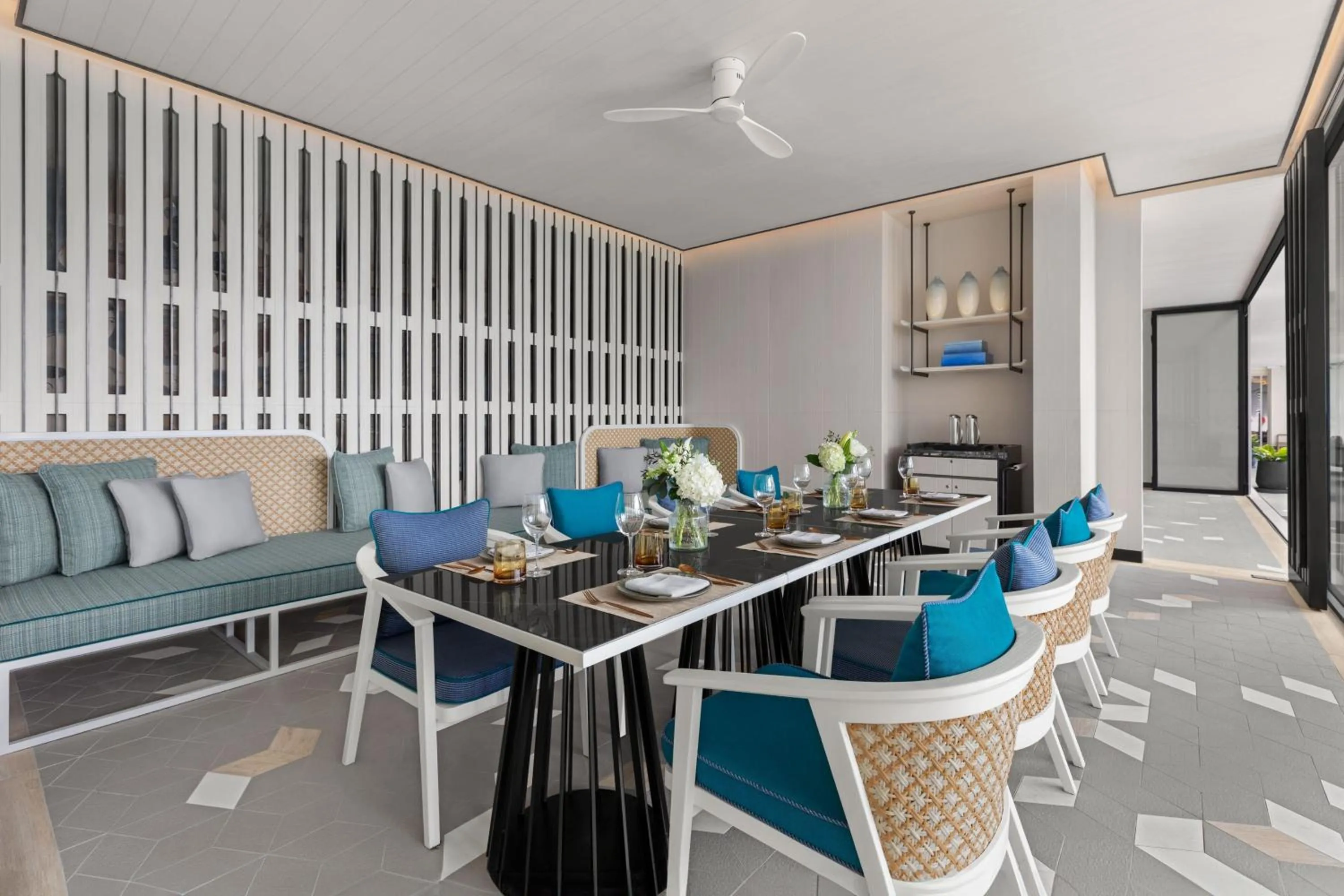 Swimming pool in Chiang Mai Marriott Hotel