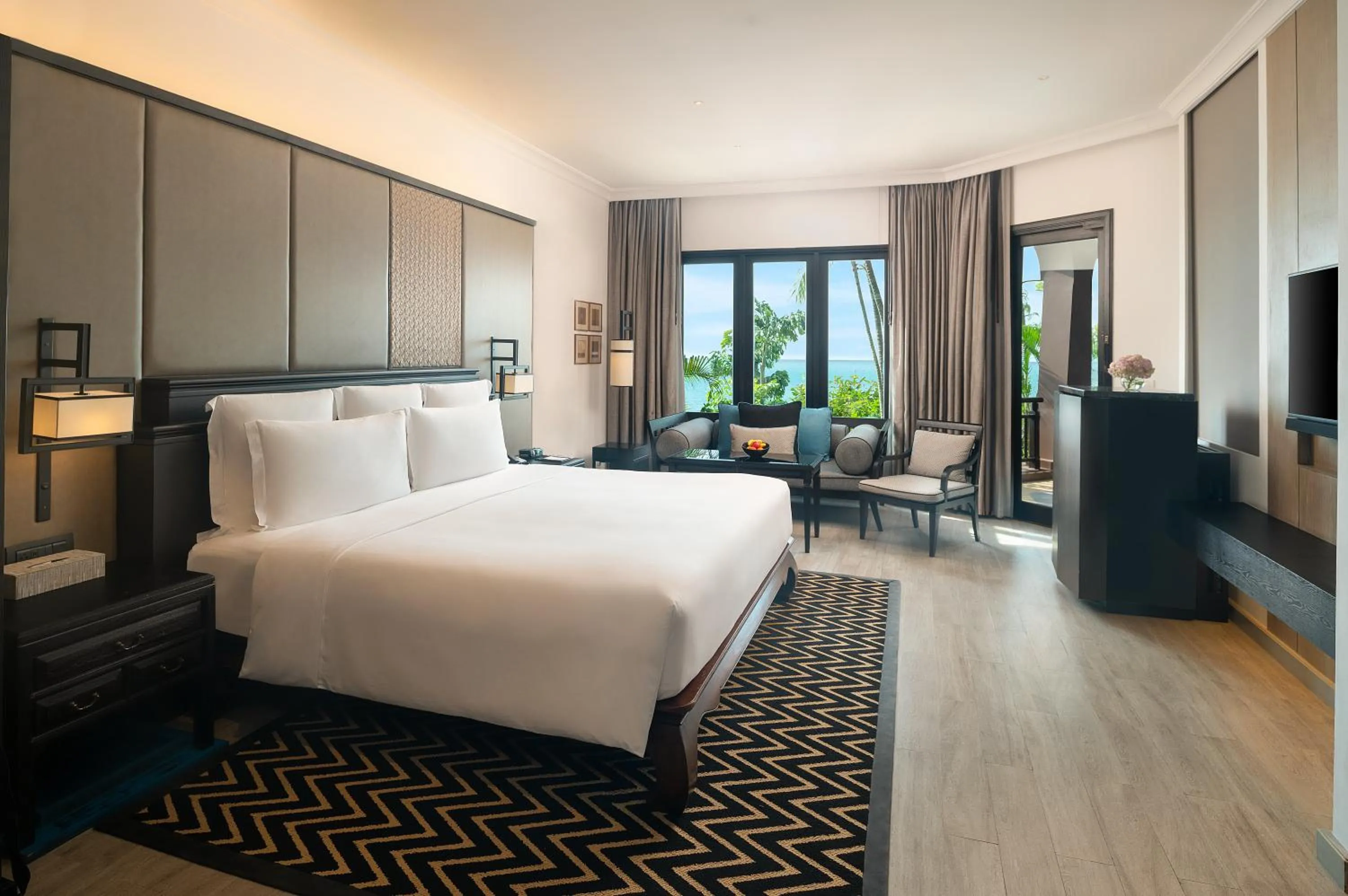Bed in InterContinental Pattaya Resort by IHG