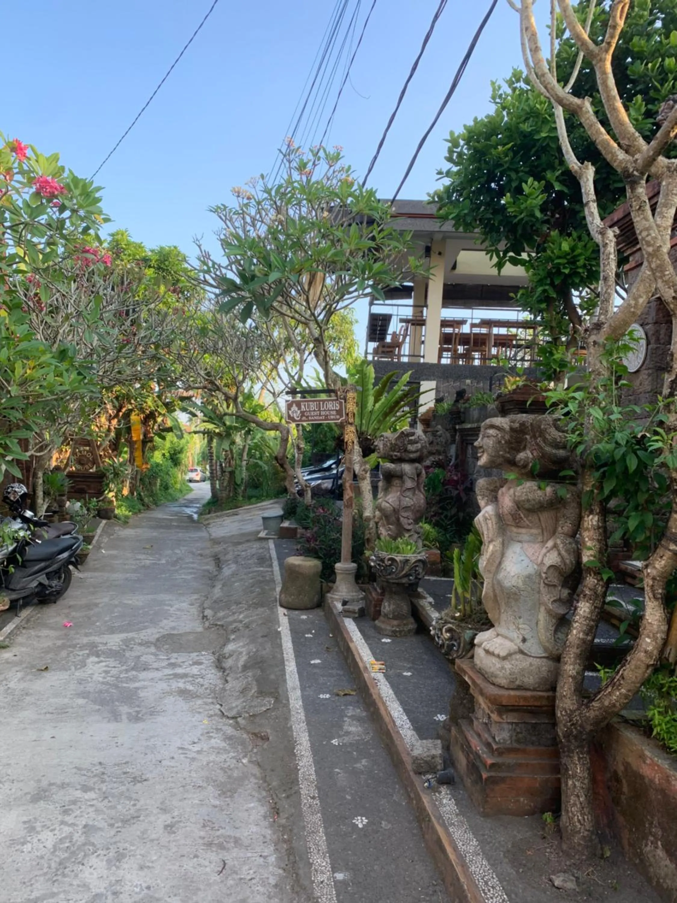 Kubu Loris Residence