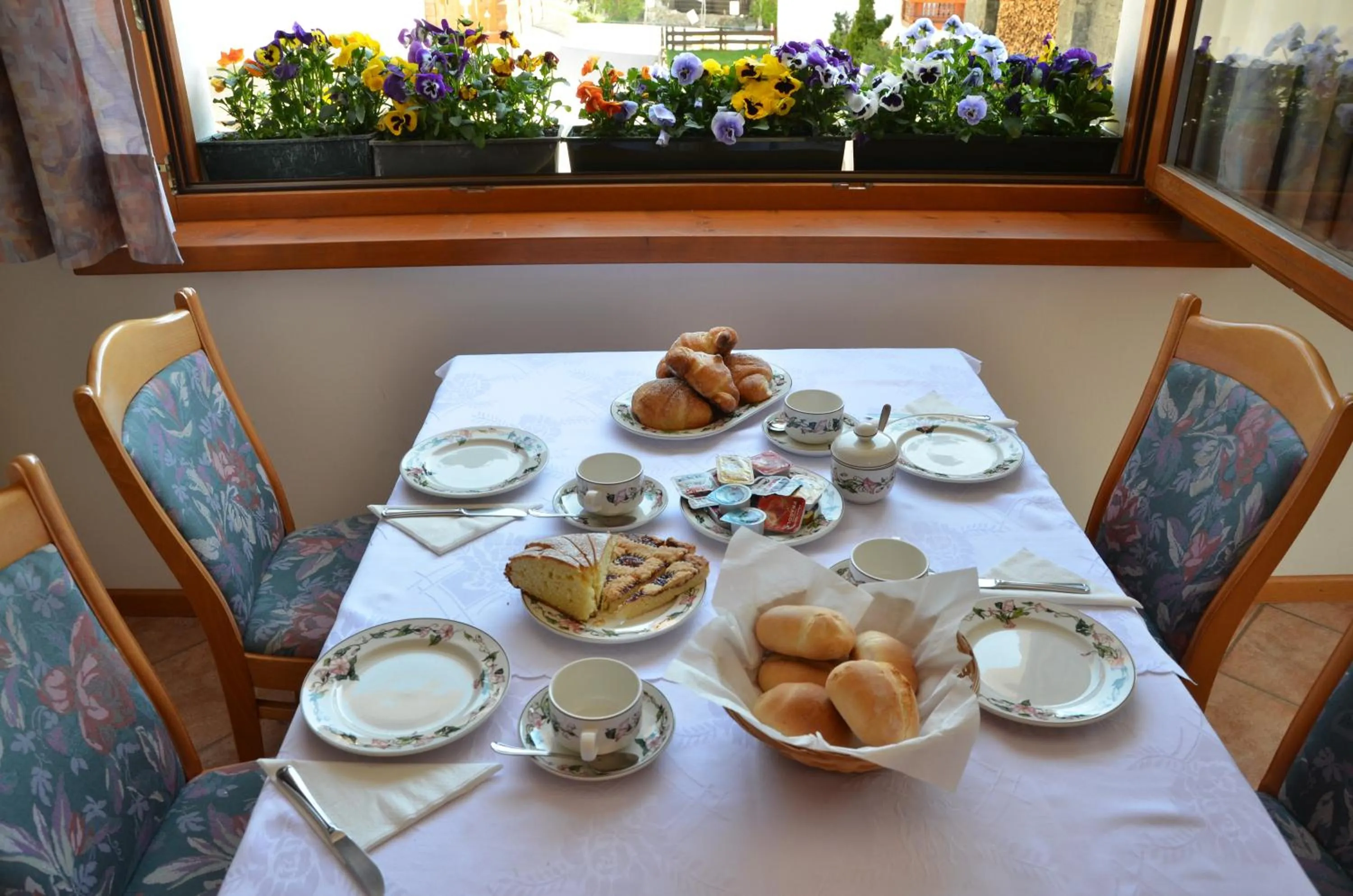 Restaurant/places to eat in Meublè Rosalpina