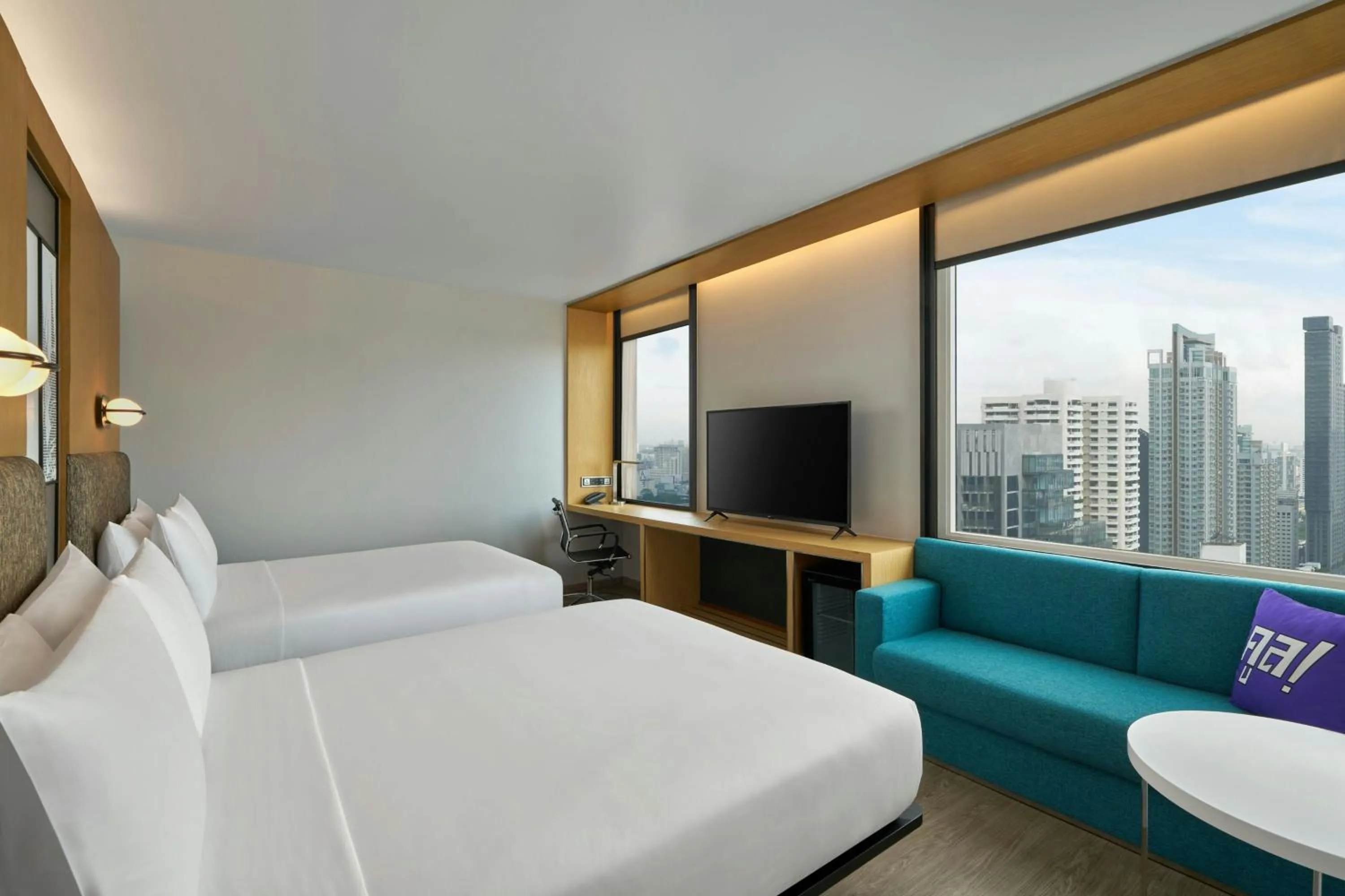 Photo of the whole room, Bed in Aloft Bangkok - Sukhumvit 11