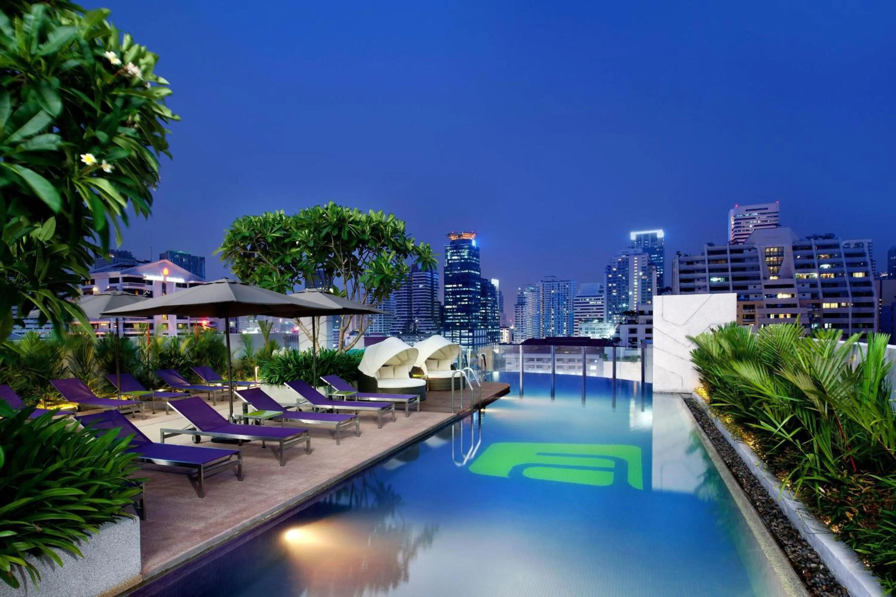 Swimming pool in Aloft Bangkok - Sukhumvit 11