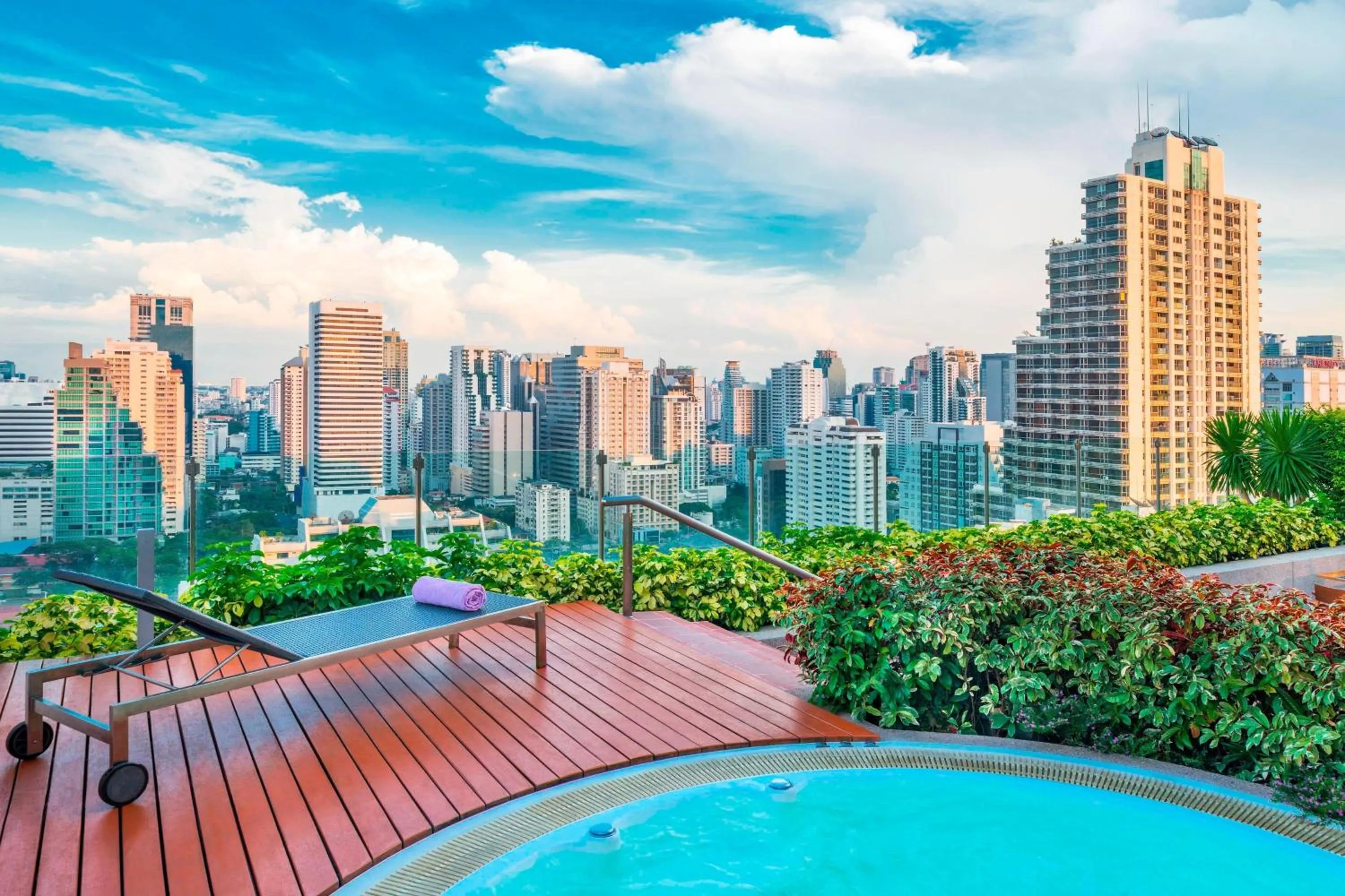 Swimming pool in Aloft Bangkok - Sukhumvit 11
