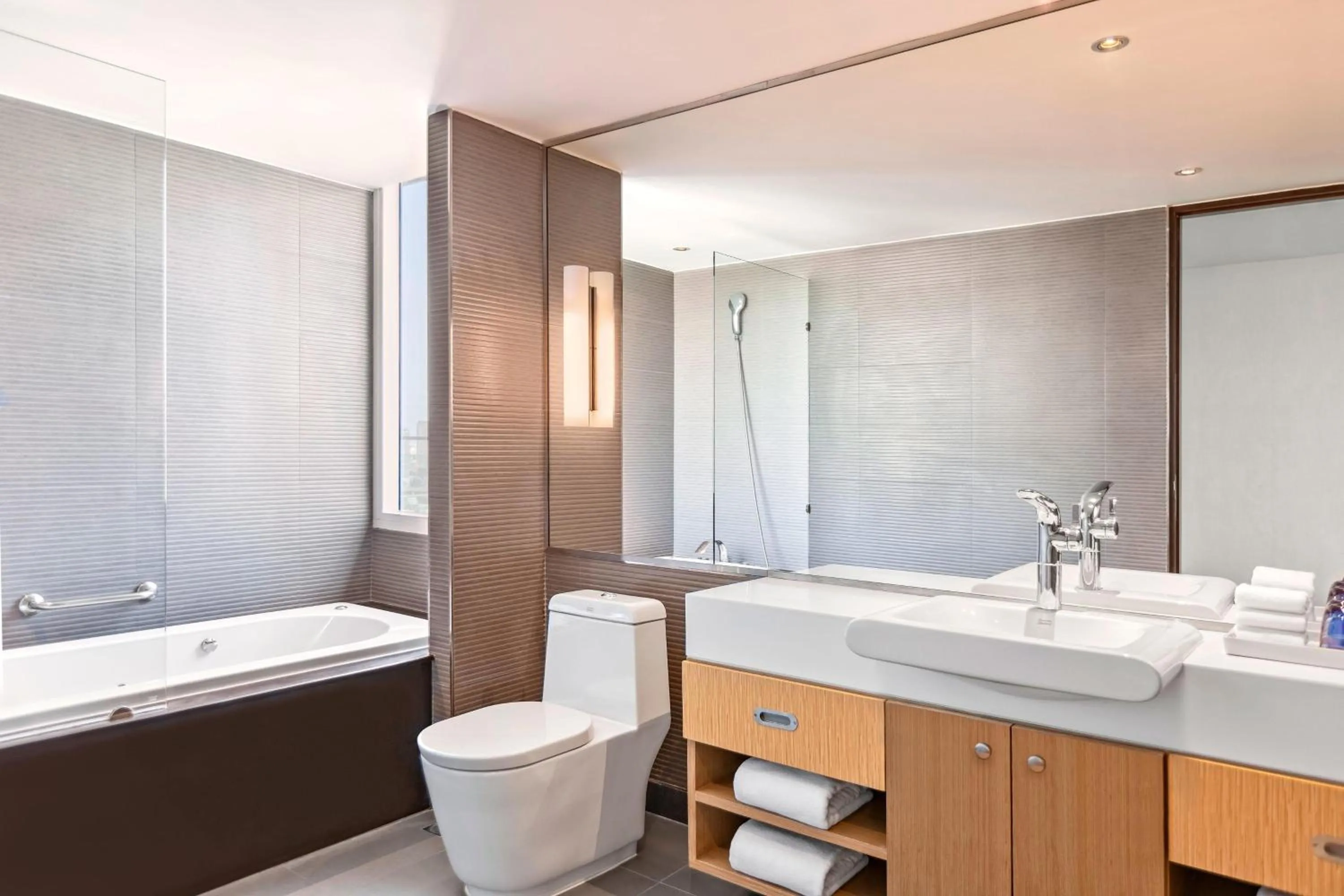 Photo of the whole room in Aloft Bangkok - Sukhumvit 11