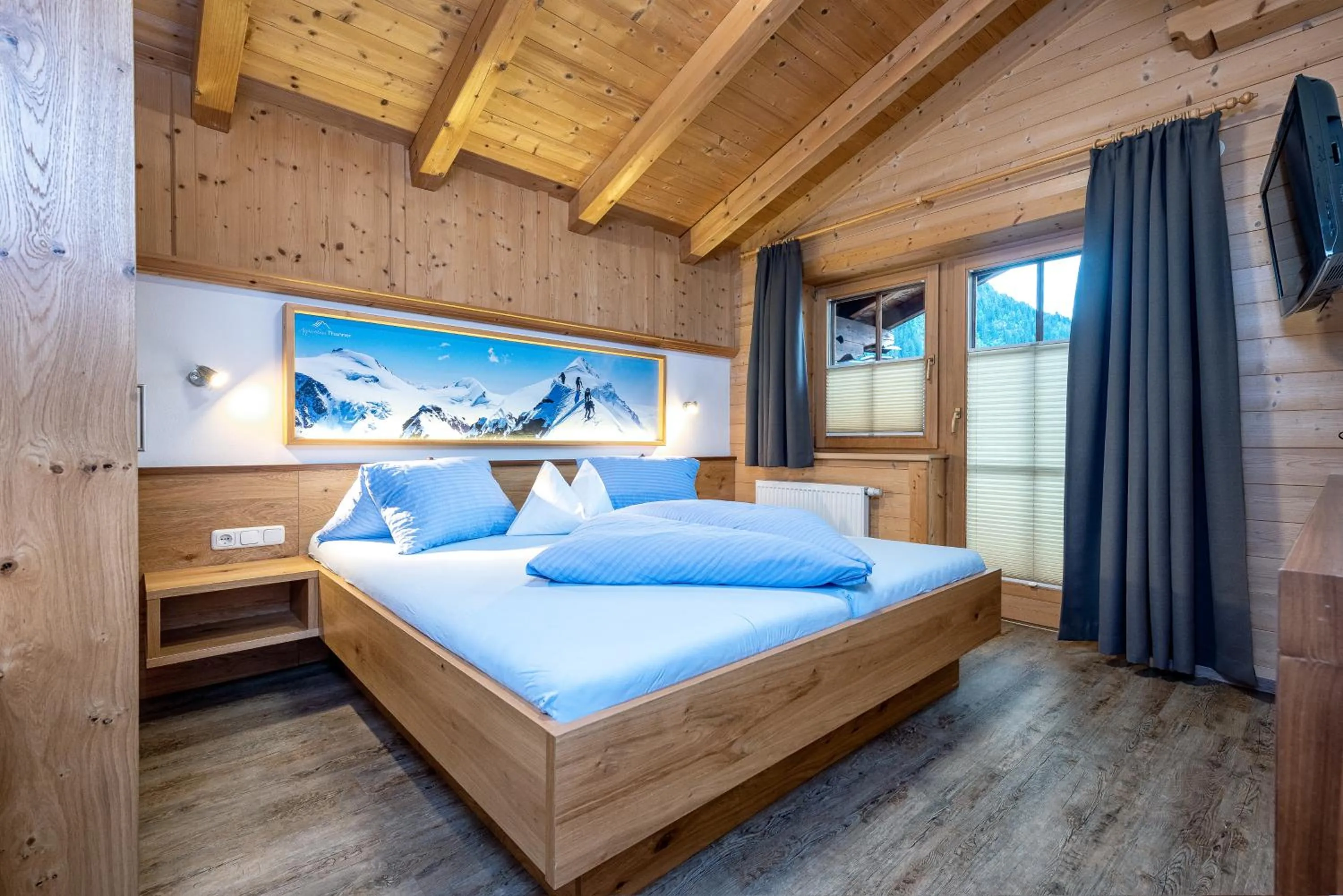 Photo of the whole room, Bed in Alpenresort Thanner