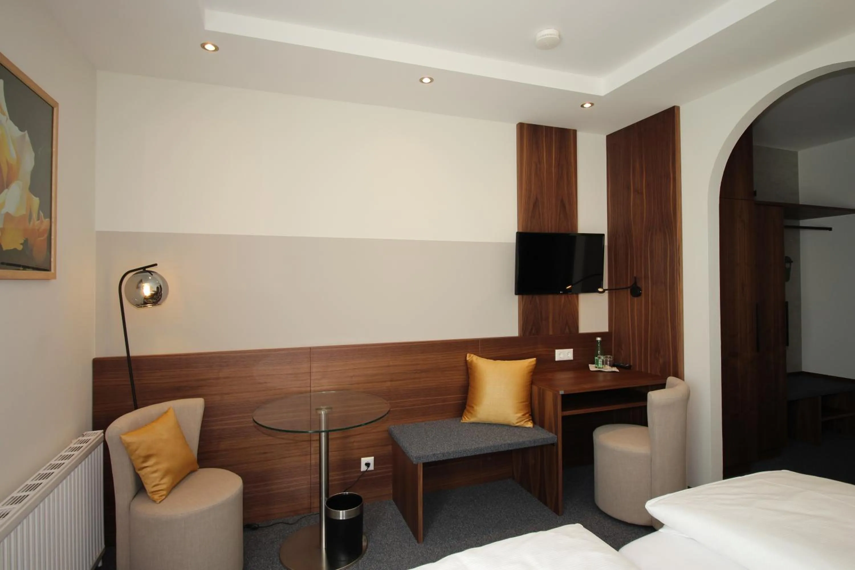 Photo of the whole room, Bed in Hotel Blumauer