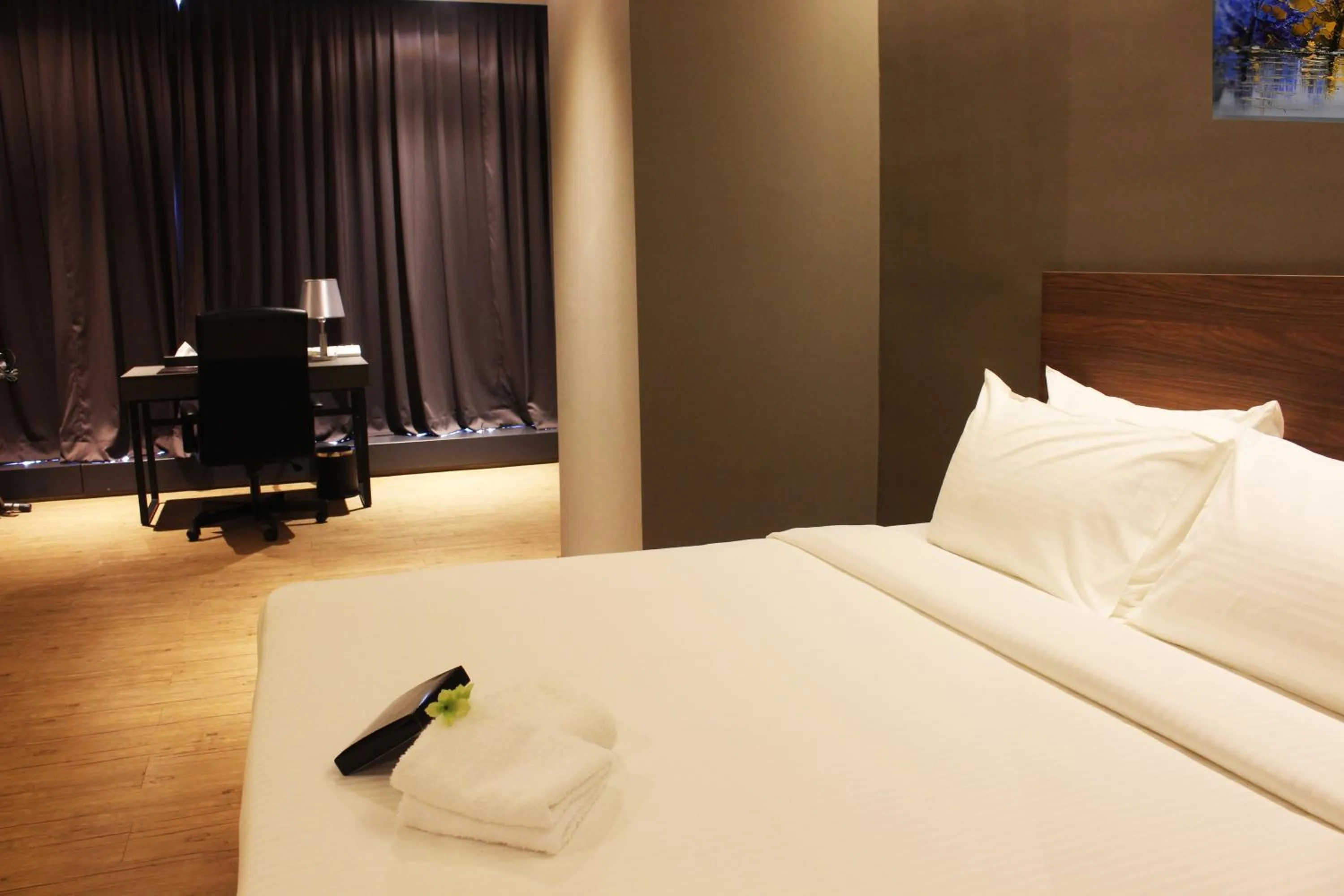 Bathroom, Bed in Imperial Regency Suites & Kuala Lumpur