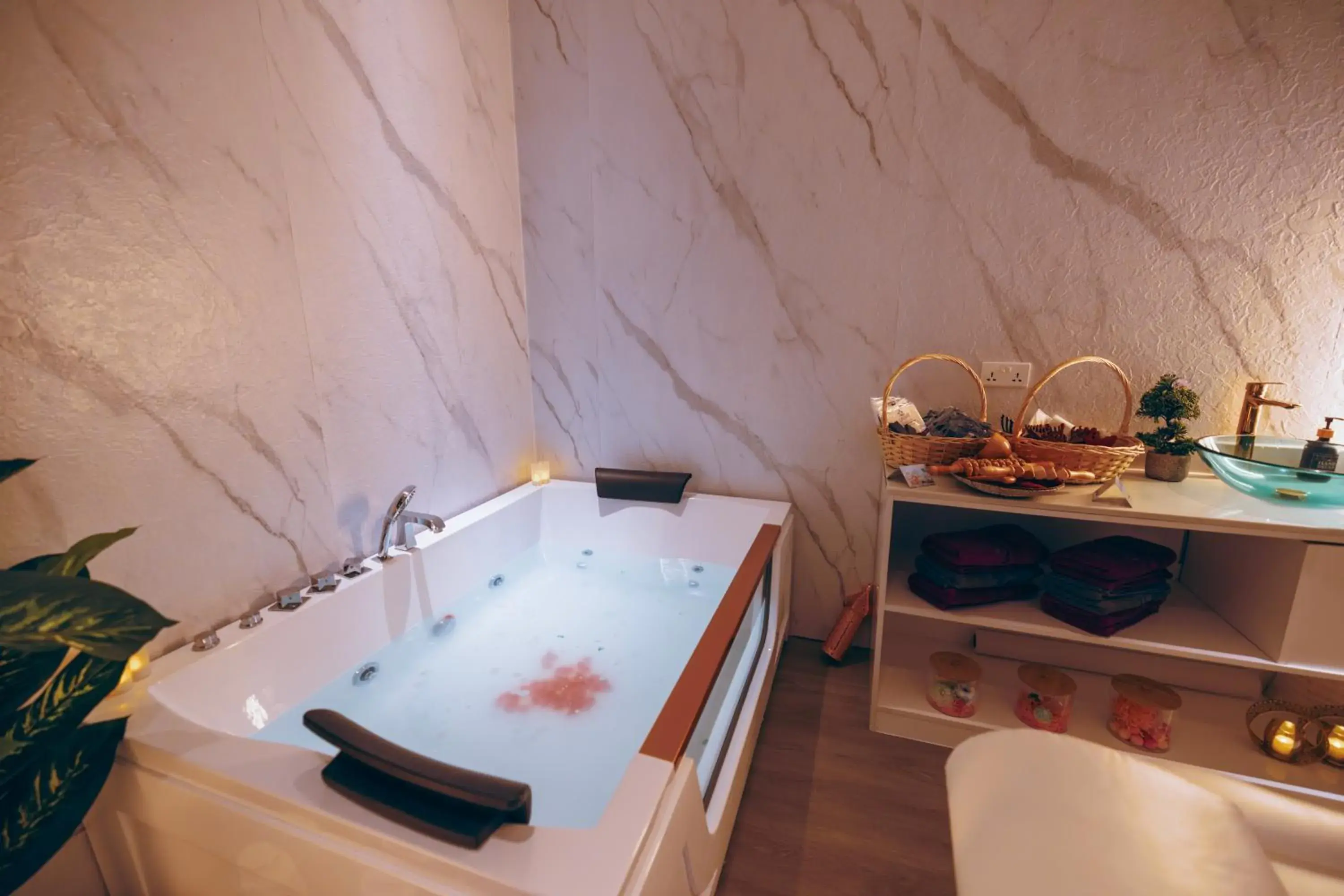 Spa and wellness centre/facilities in Loumage S Suites and Spa Spa and wellness centre/facilities in Loumage S Suites and Spa