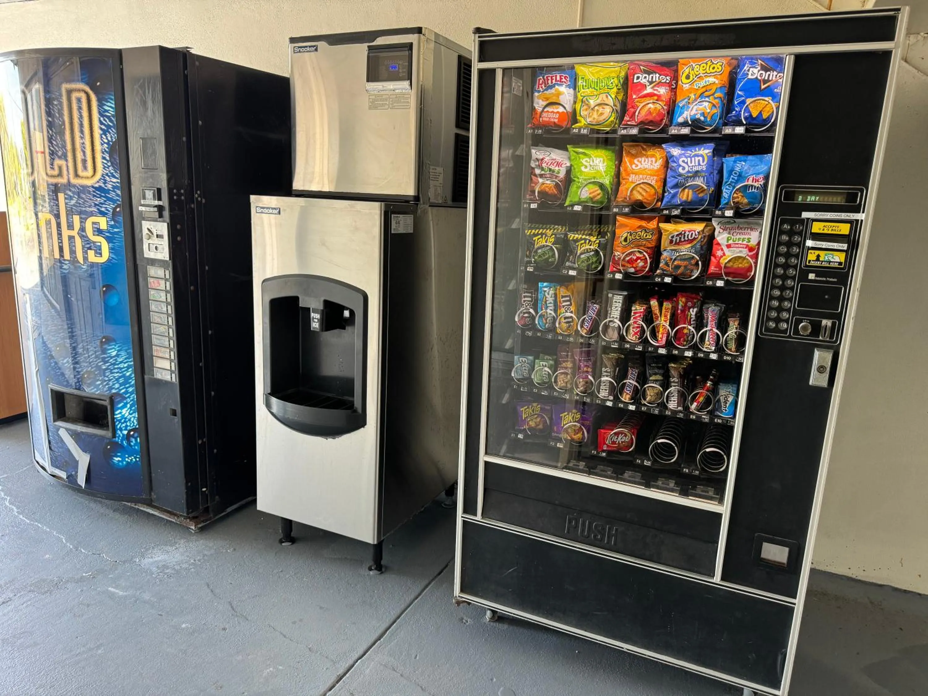 vending machine in Studio 6-Englewood, FL