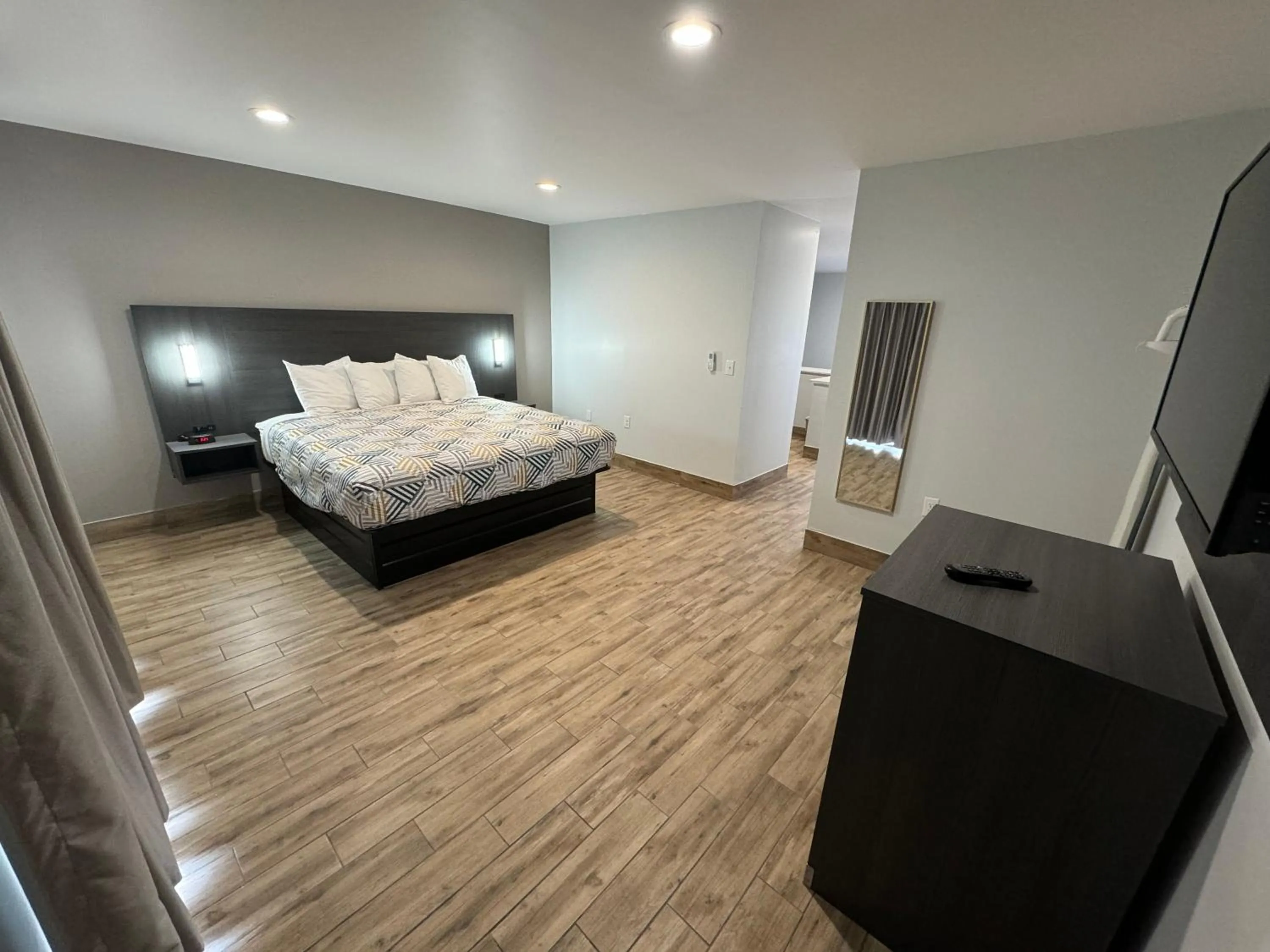 Photo of the whole room, Bed in Studio 6-Englewood, FL