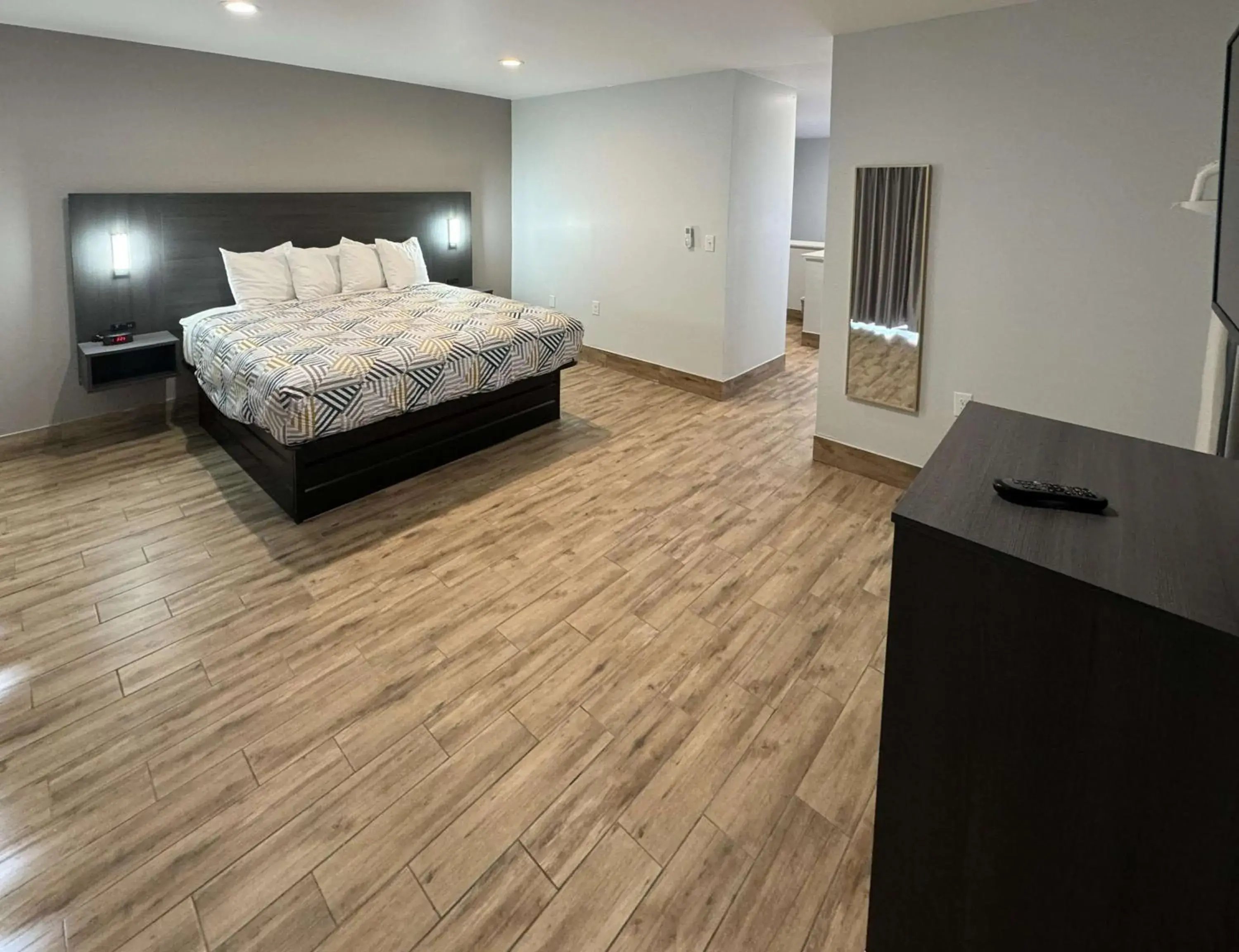 Bedroom, Bed in Studio 6-Englewood, FL Bedroom, Bed in Studio 6-Englewood, FL