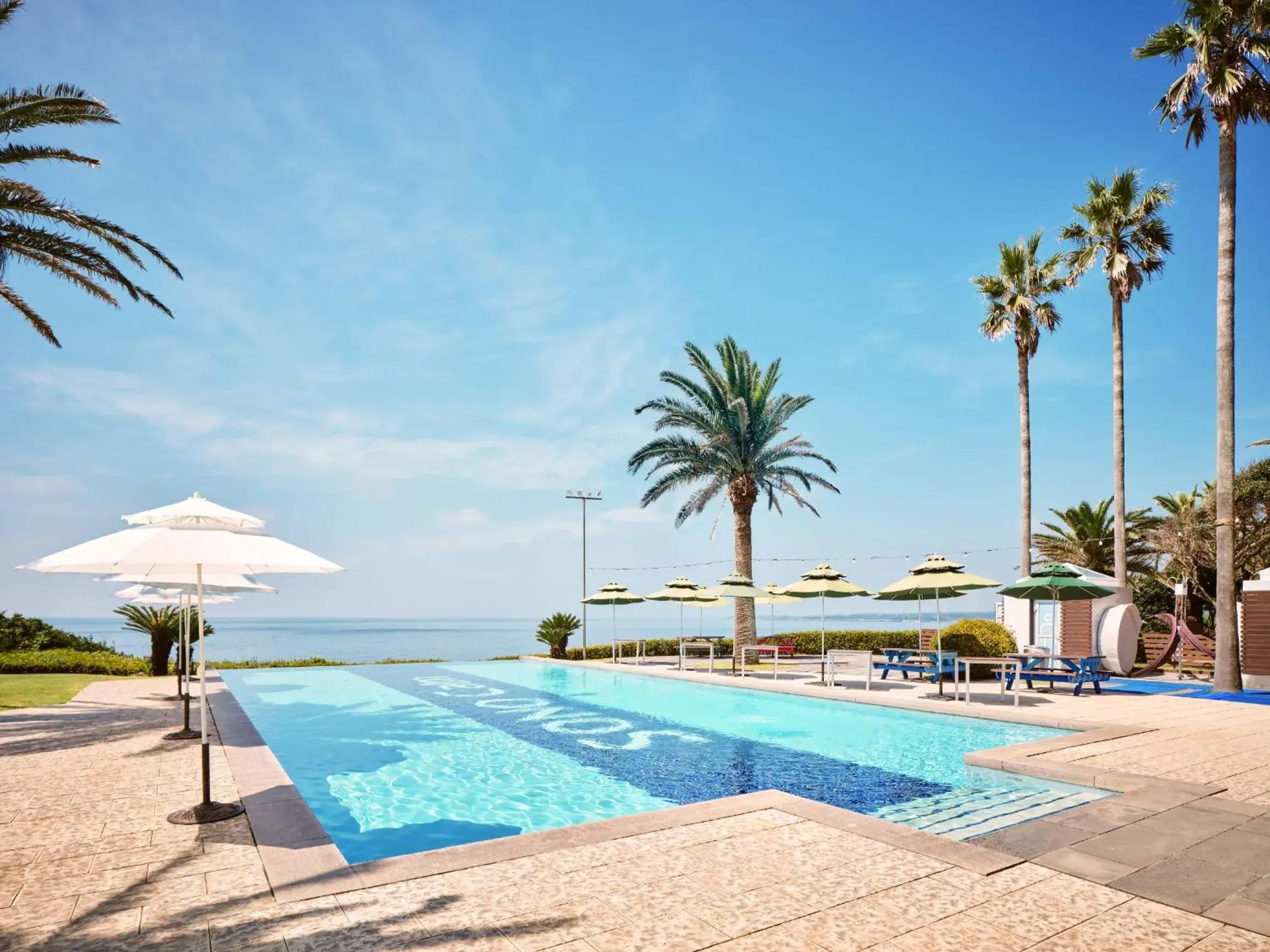 Swimming pool in Sono Calm Jeju Swimming pool in Sono Calm Jeju