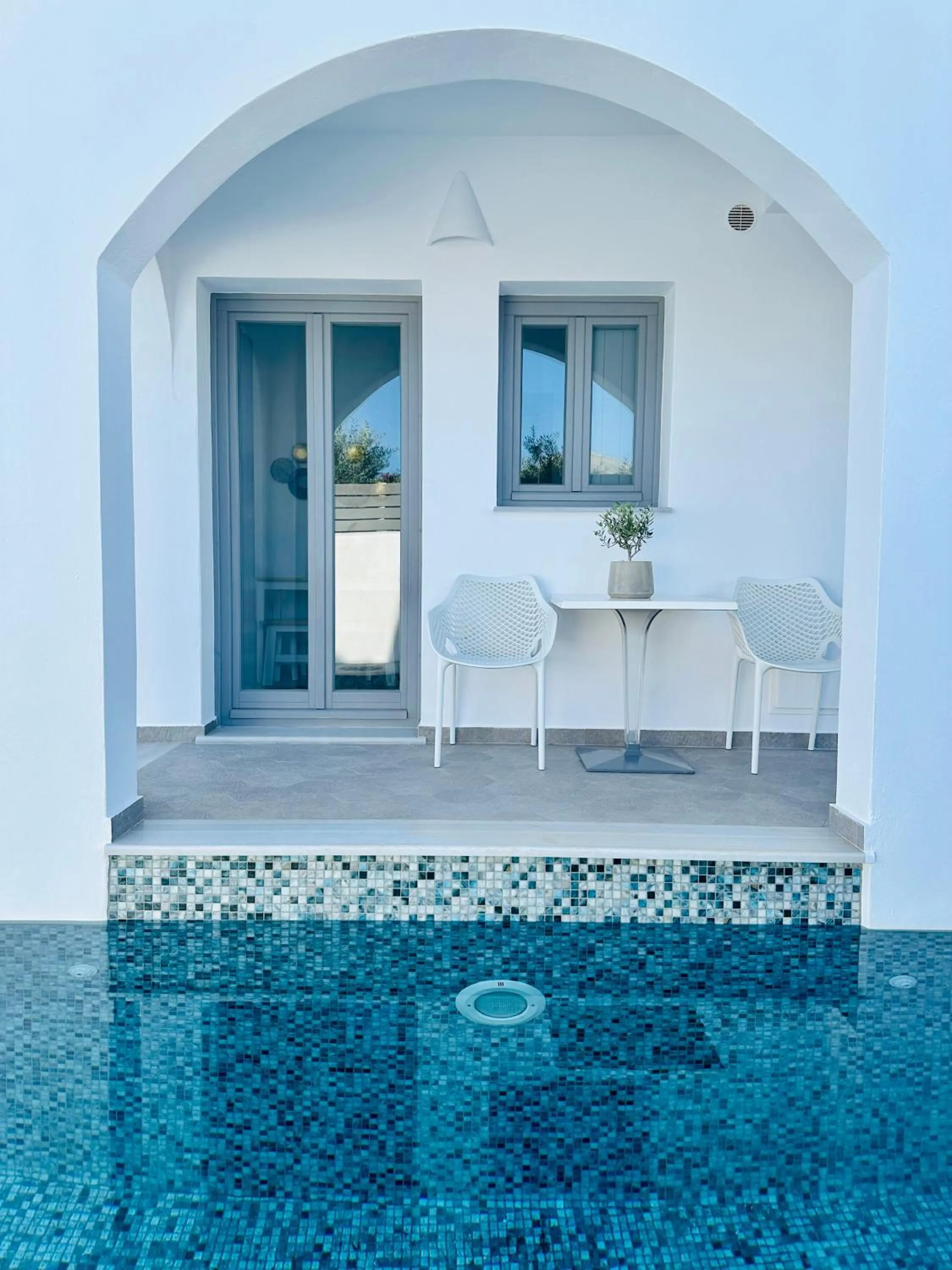 Swimming pool in White Harmony Suites