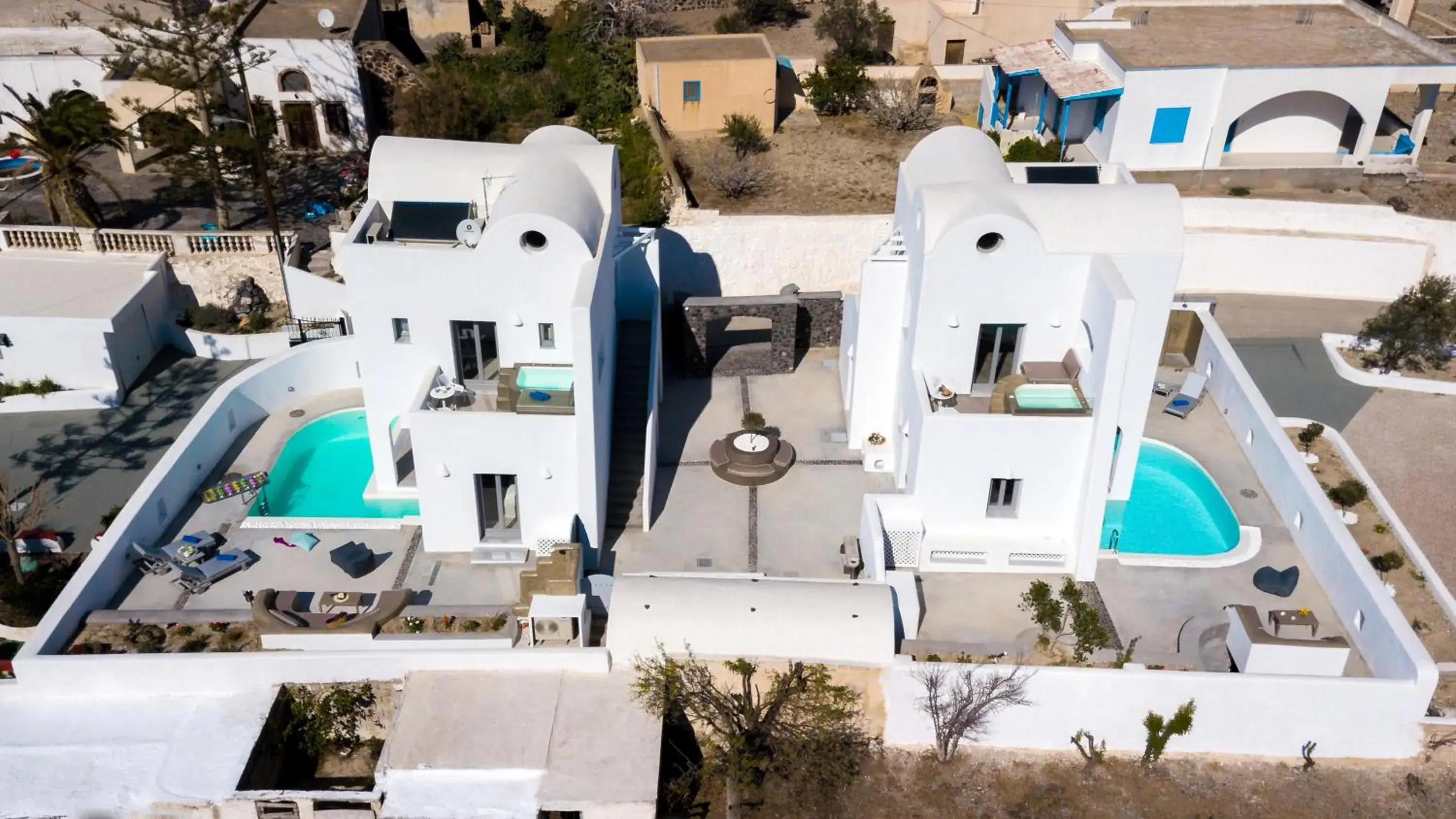 Property building in White Harmony Suites Property building in White Harmony Suites