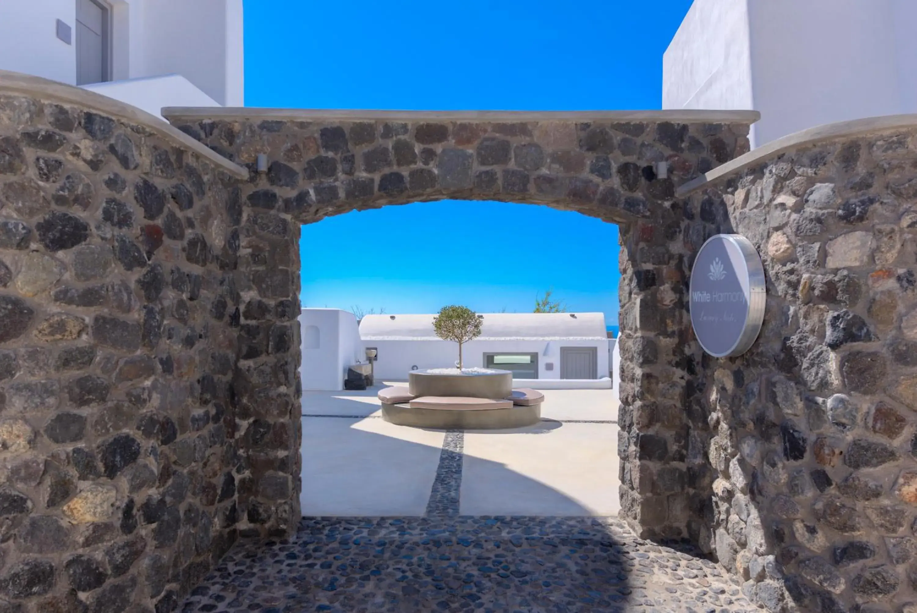 Property building in White Harmony Suites Property building in White Harmony Suites