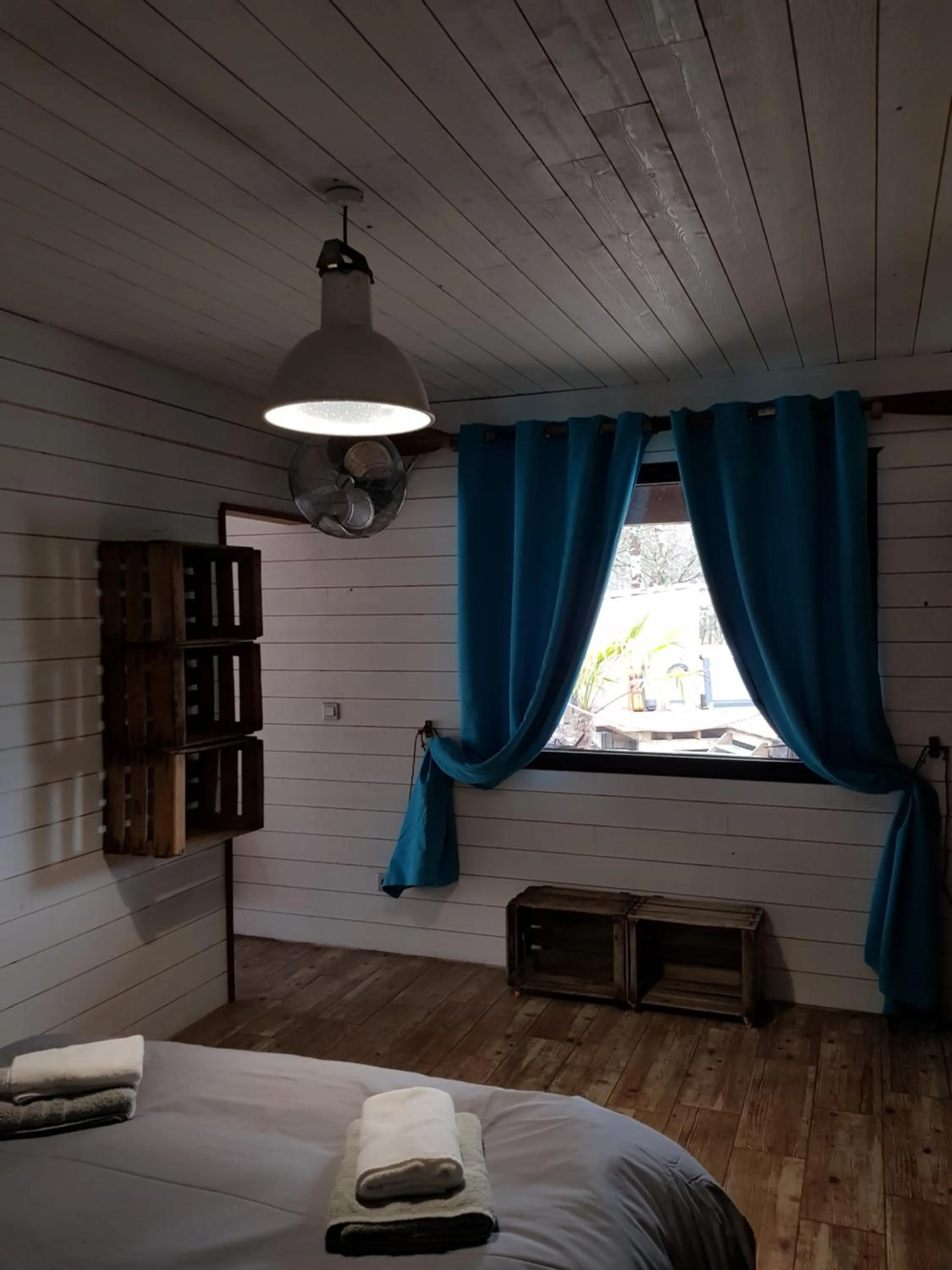 Bedroom, Bed in Au Bois Flotté