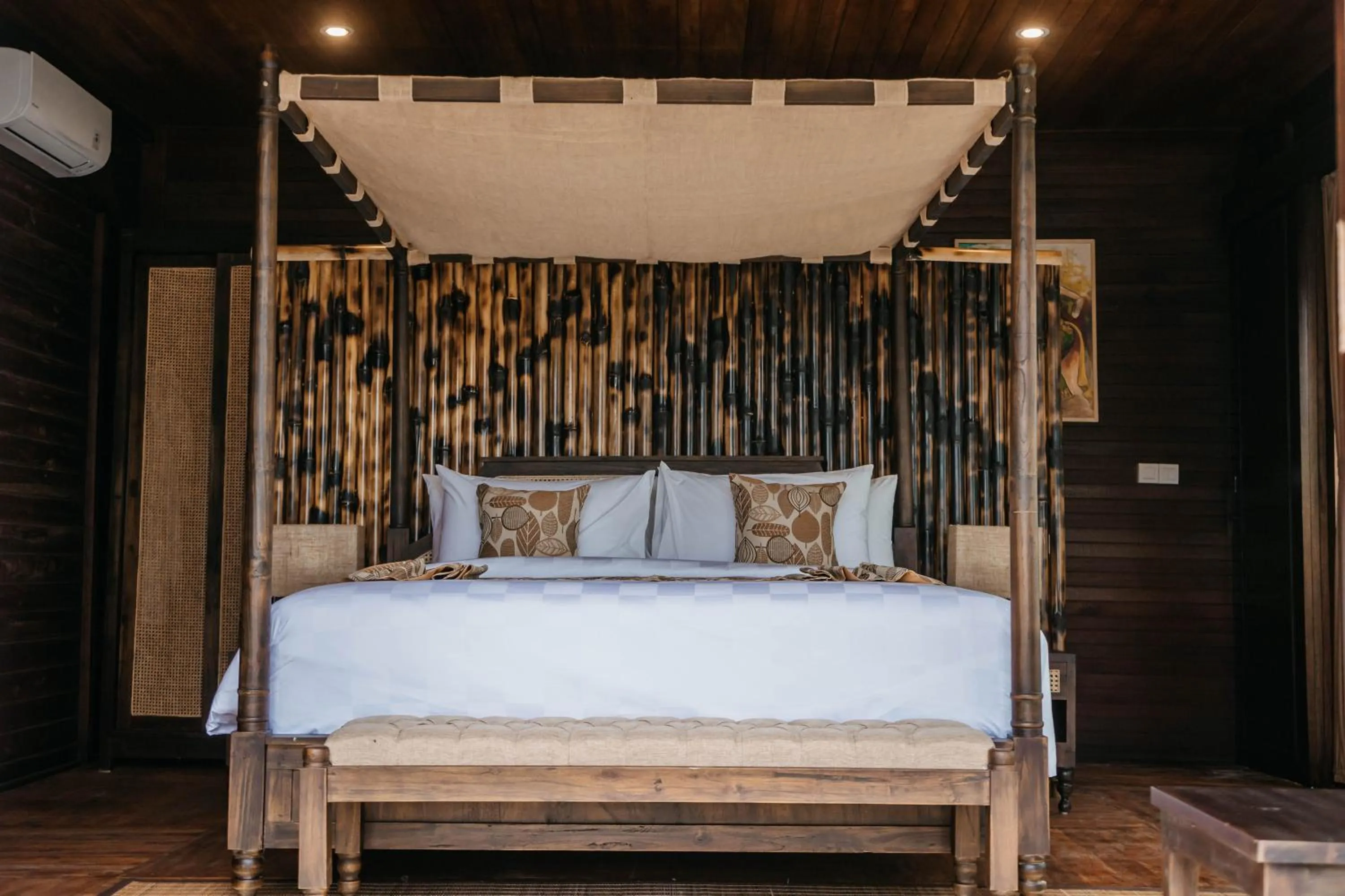 Bed in Wadari Retreat Villa Ubud