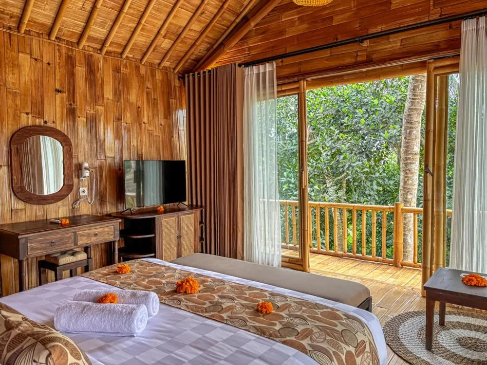 Bed in Wadari Retreat Villa Ubud