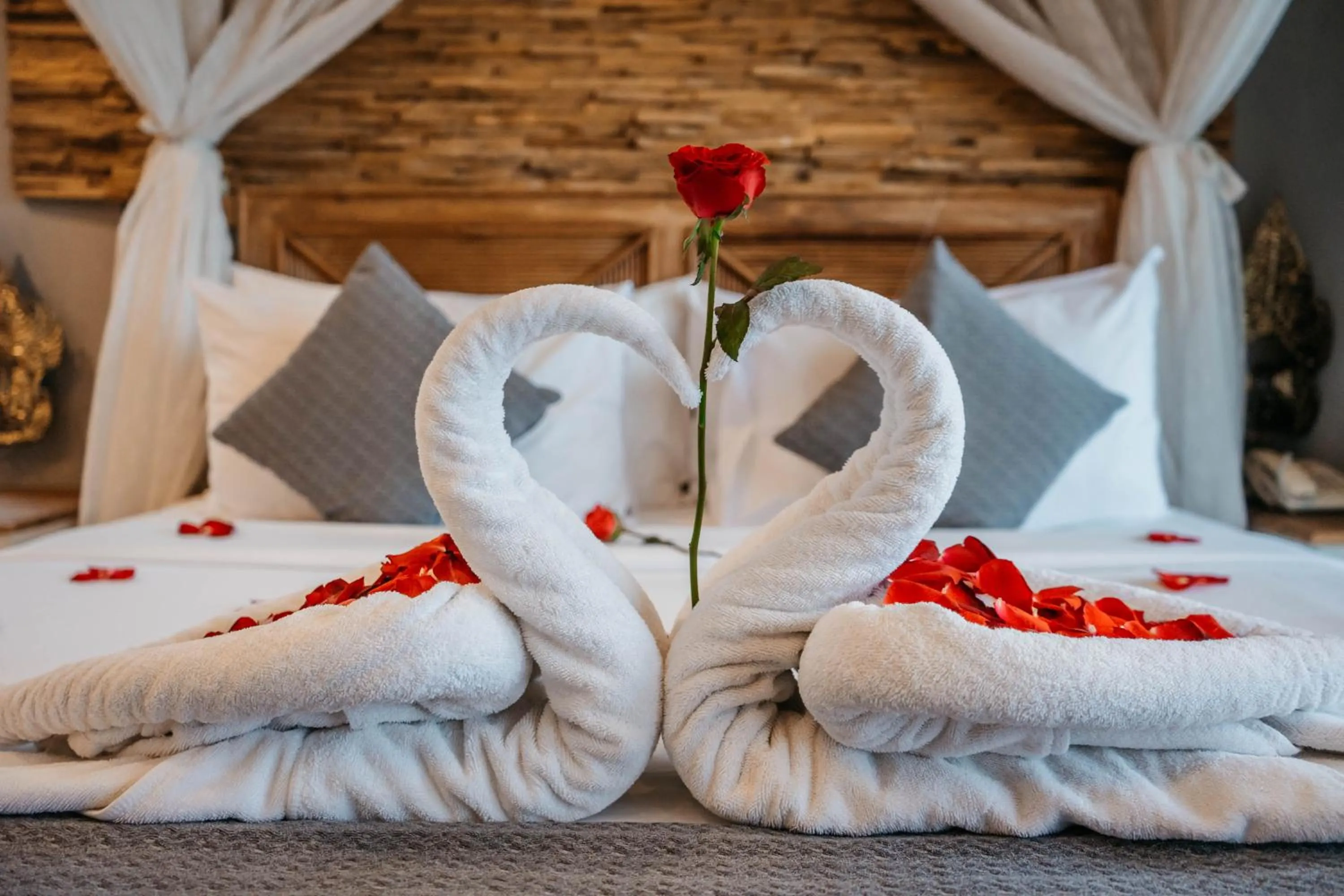 Bed in Wadari Retreat Villa Ubud