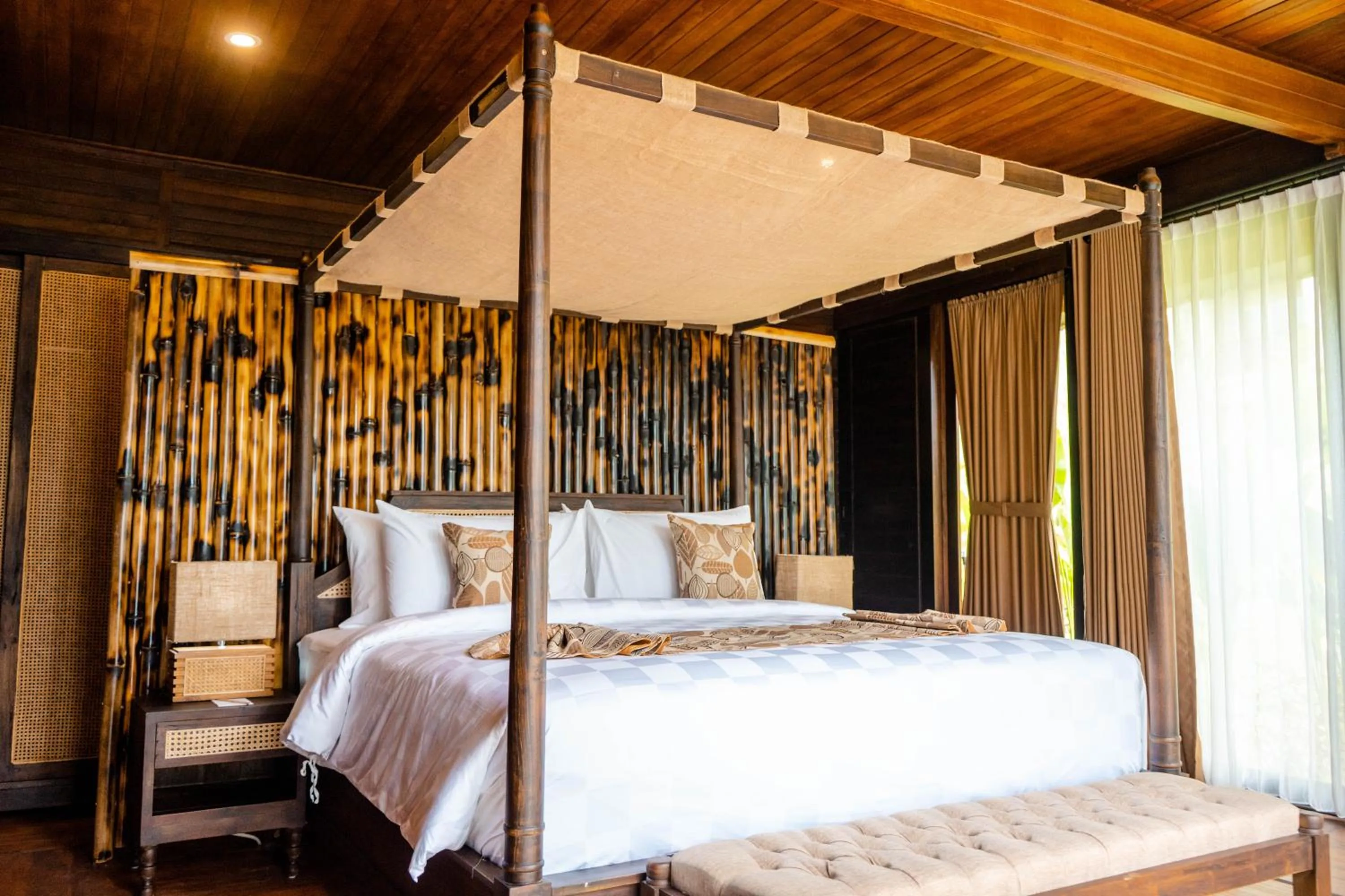 Bed in Wadari Retreat Villa Ubud