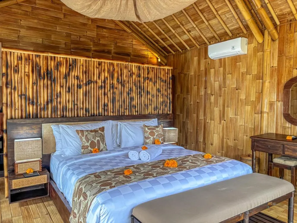 Bed in Wadari Retreat Villa Ubud