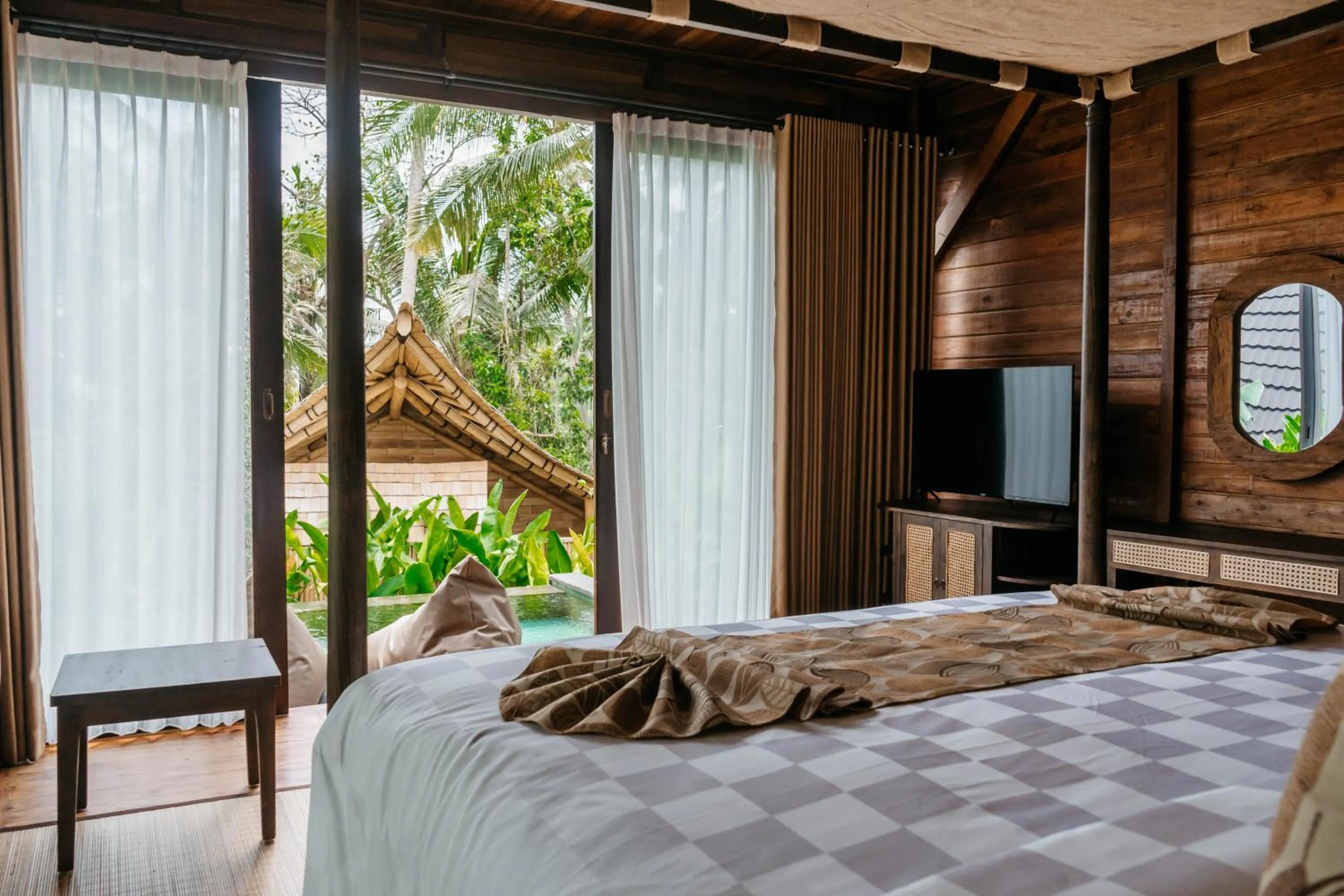 Bed in Wadari Retreat Villa Ubud