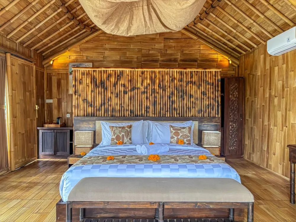 Bed in Wadari Retreat Villa Ubud